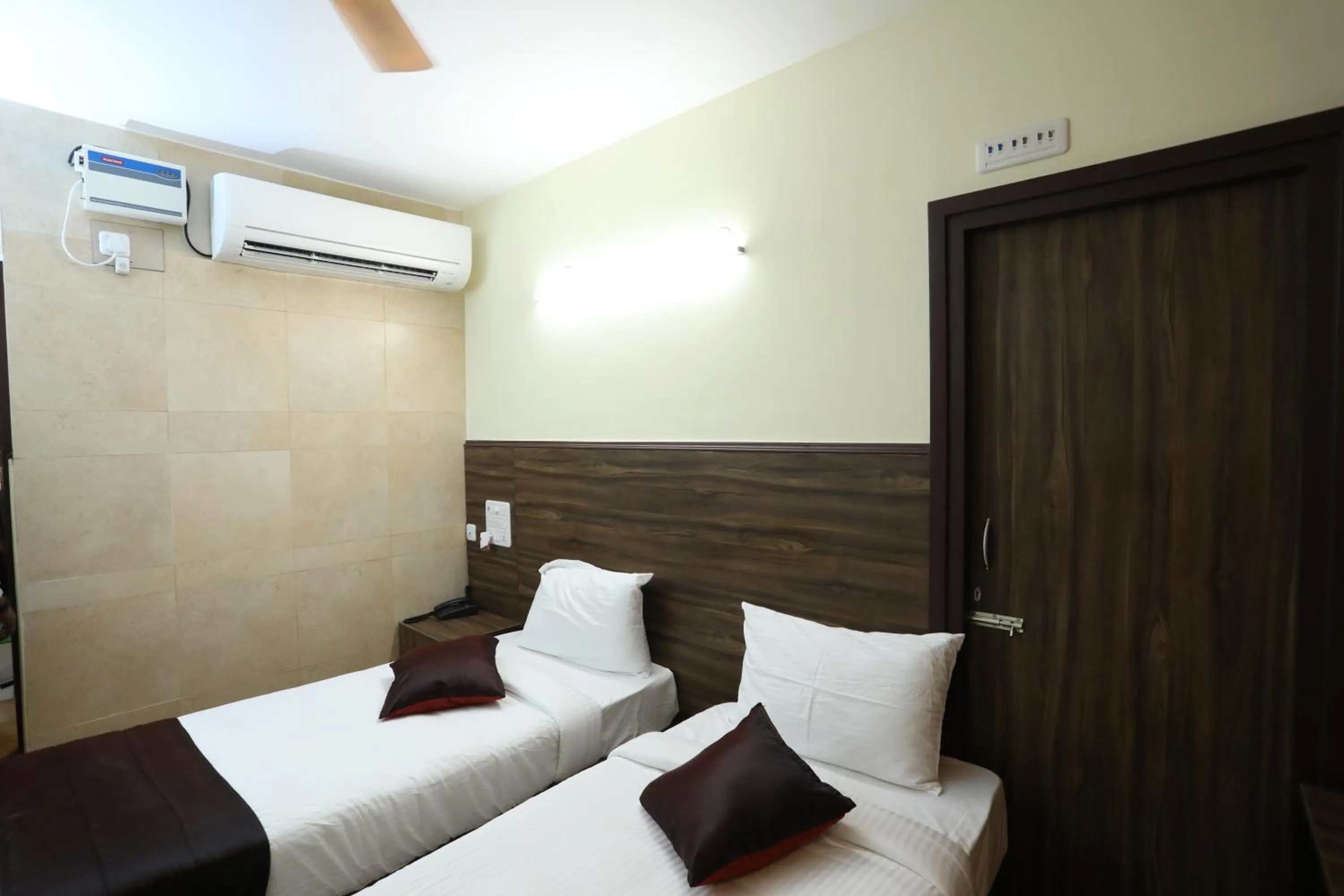 Bed in Season 4 Residences - Nungambakkam Near US consulate, Apollo Hospital, Shankar Nethralaya