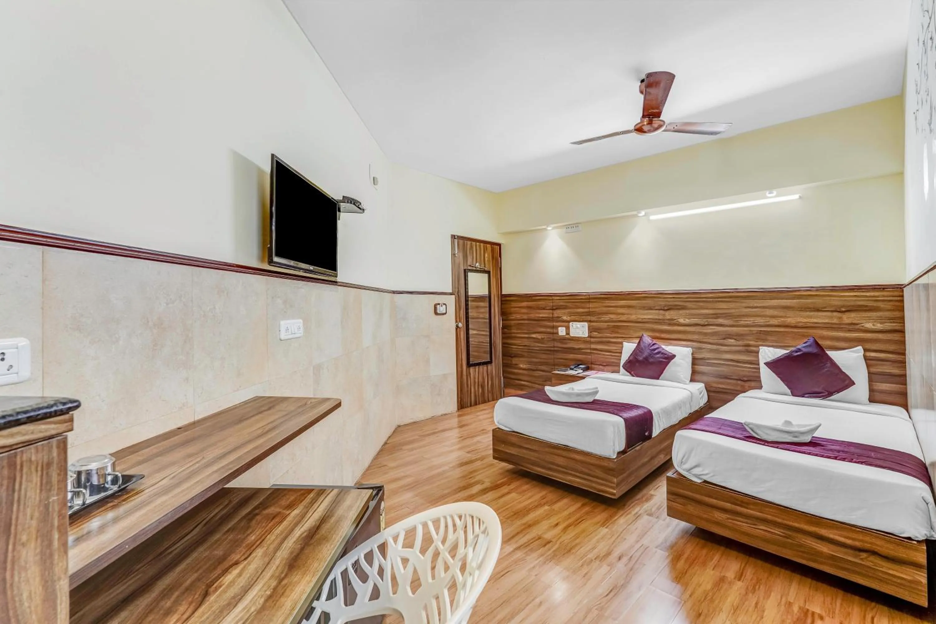 Restaurant/places to eat, Bed in Season 4 Residences - Nungambakkam Near US consulate, Apollo Hospital, Shankar Nethralaya