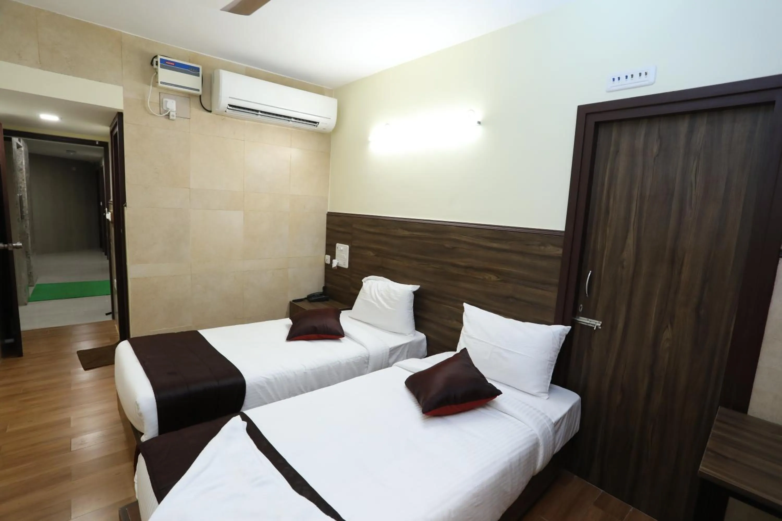 Bed in Season 4 Residences - Nungambakkam Near US consulate, Apollo Hospital, Shankar Nethralaya