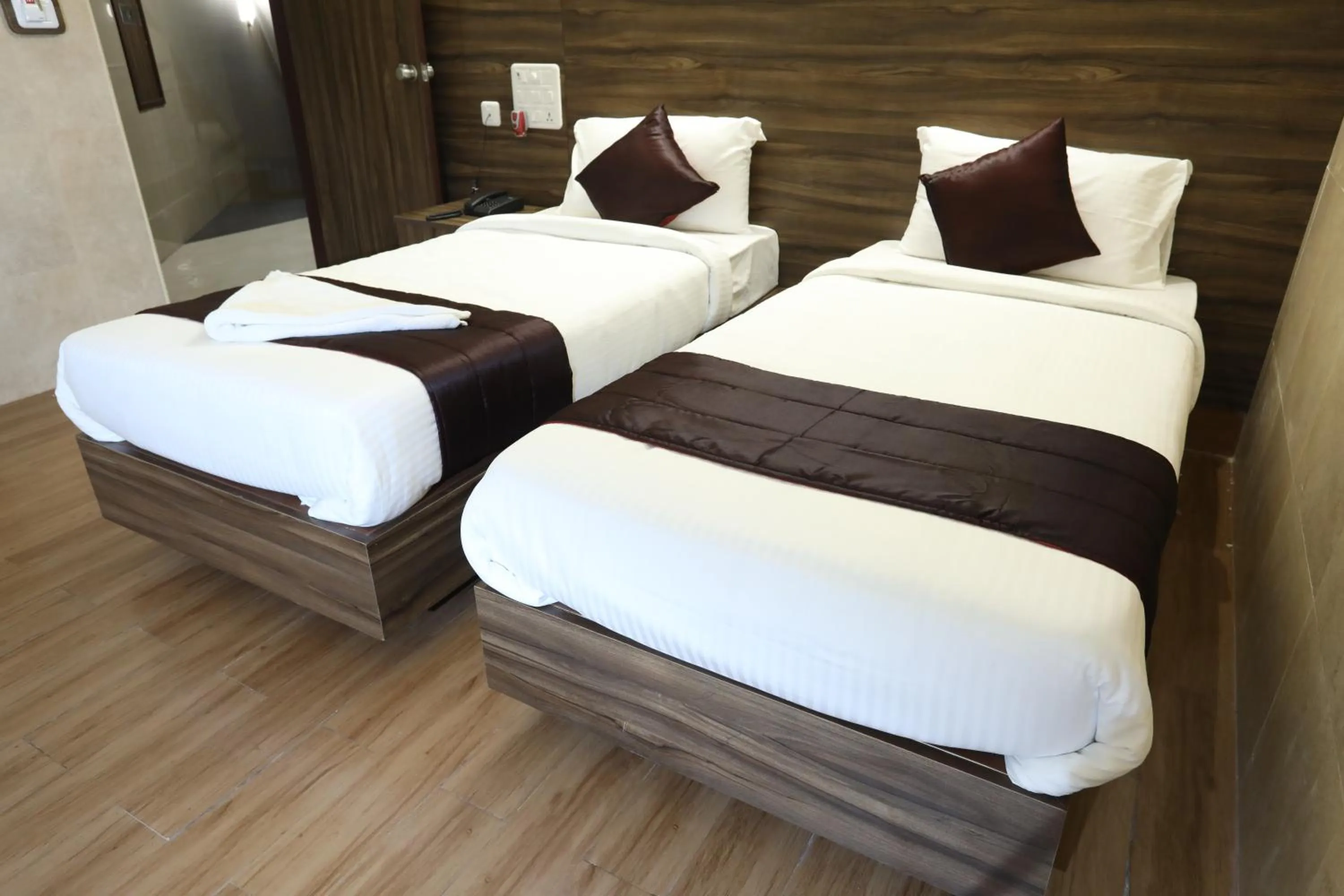 Bed in Season 4 Residences - Nungambakkam Near US consulate, Apollo Hospital, Shankar Nethralaya