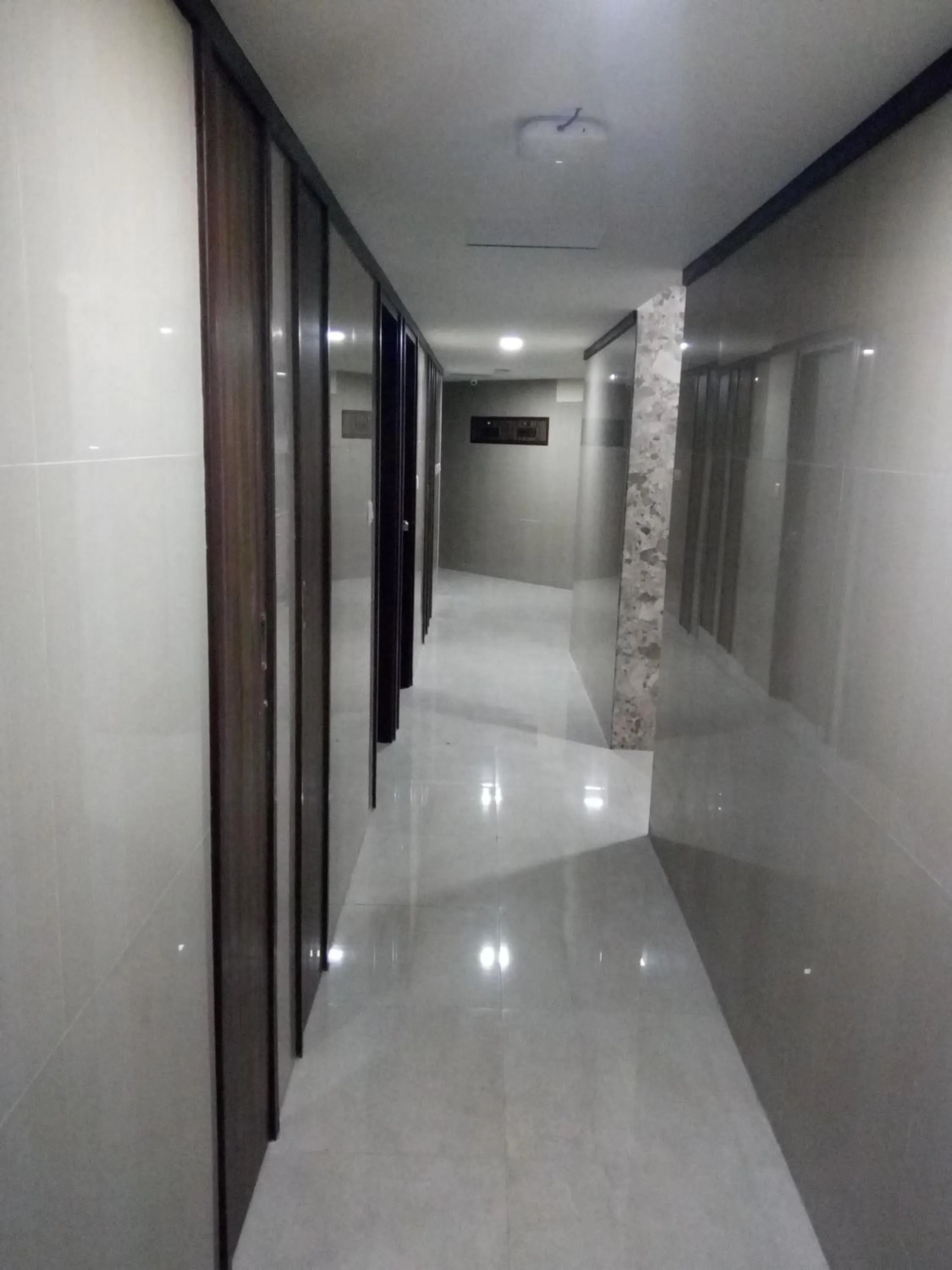 Lobby or reception in Season 4 Residences - Nungambakkam Near US consulate, Apollo Hospital, Shankar Nethralaya