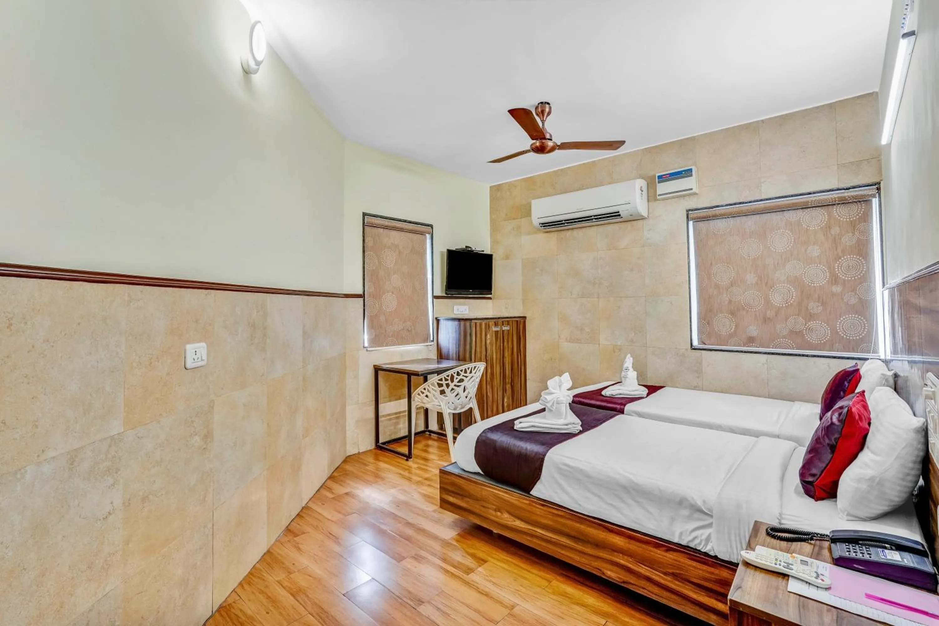 Restaurant/places to eat, Bed in Season 4 Residences - Nungambakkam Near US consulate, Apollo Hospital, Shankar Nethralaya