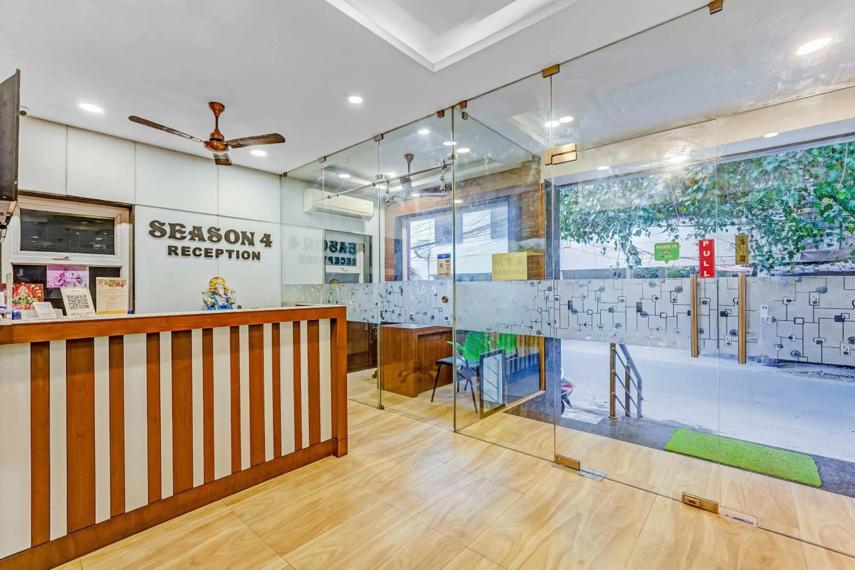 Restaurant/places to eat in Season 4 Residences - Nungambakkam Near US consulate, Apollo Hospital, Shankar Nethralaya