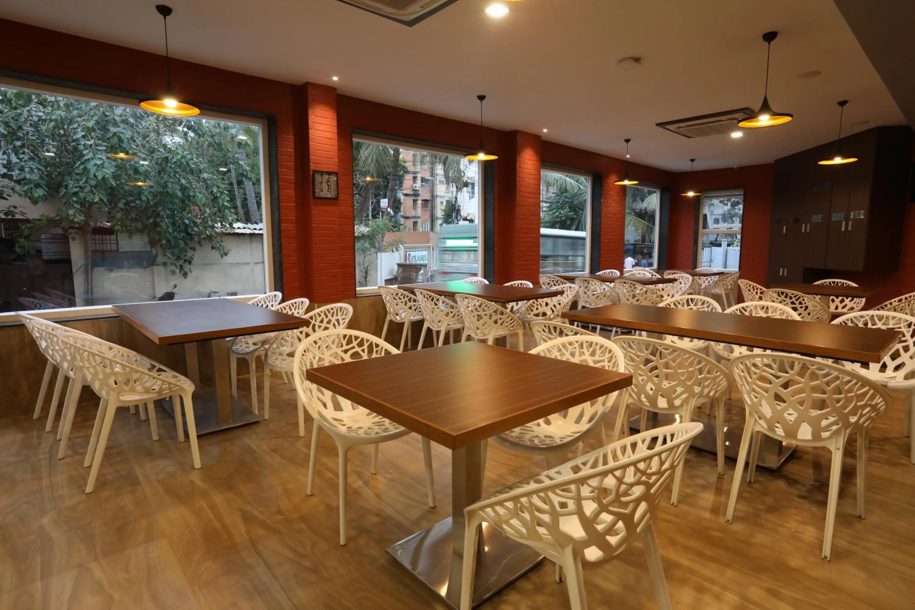 Lounge or bar in Season 4 Residences - Nungambakkam Near US consulate, Apollo Hospital, Shankar Nethralaya