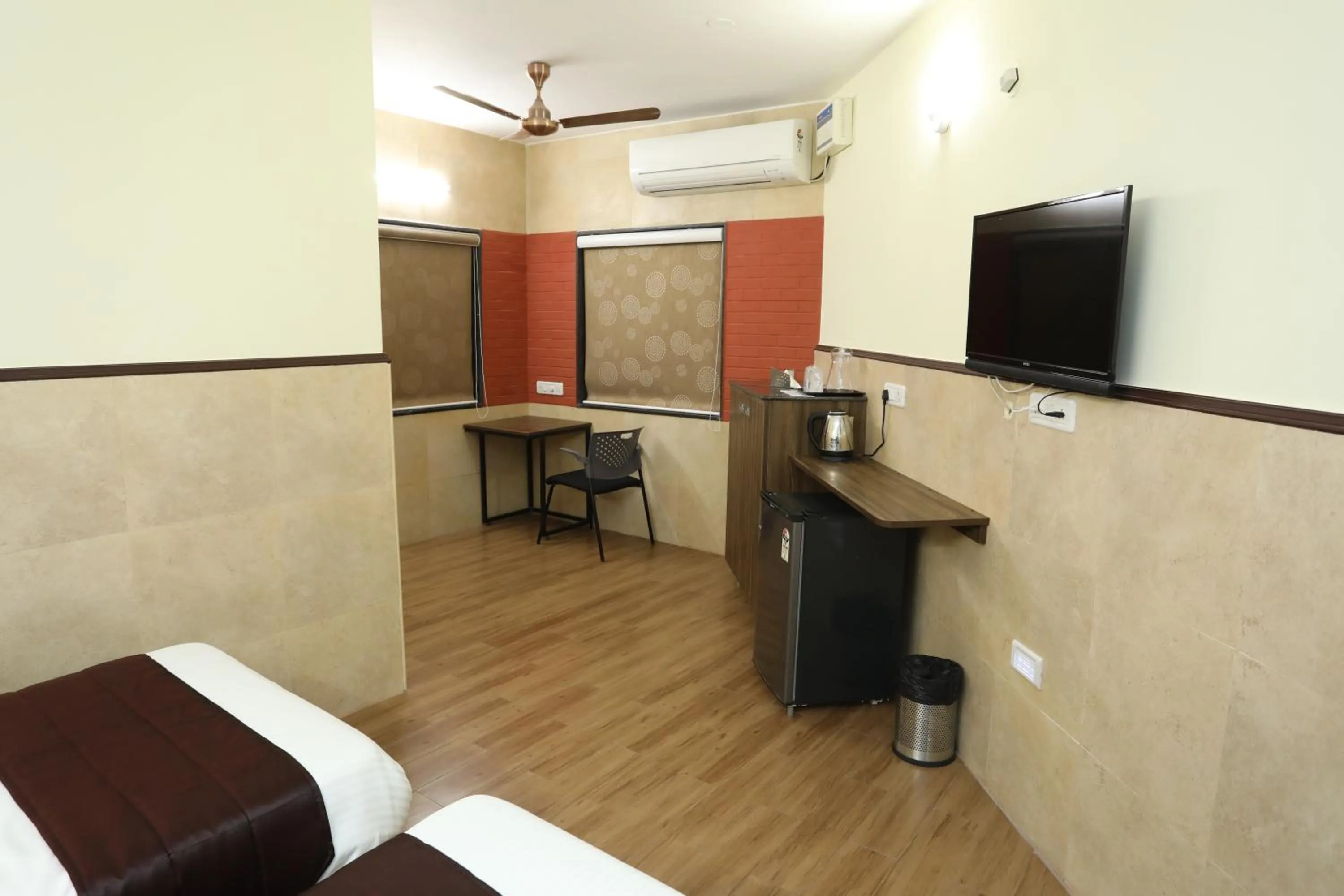 Bed in Season 4 Residences - Nungambakkam Near US consulate, Apollo Hospital, Shankar Nethralaya