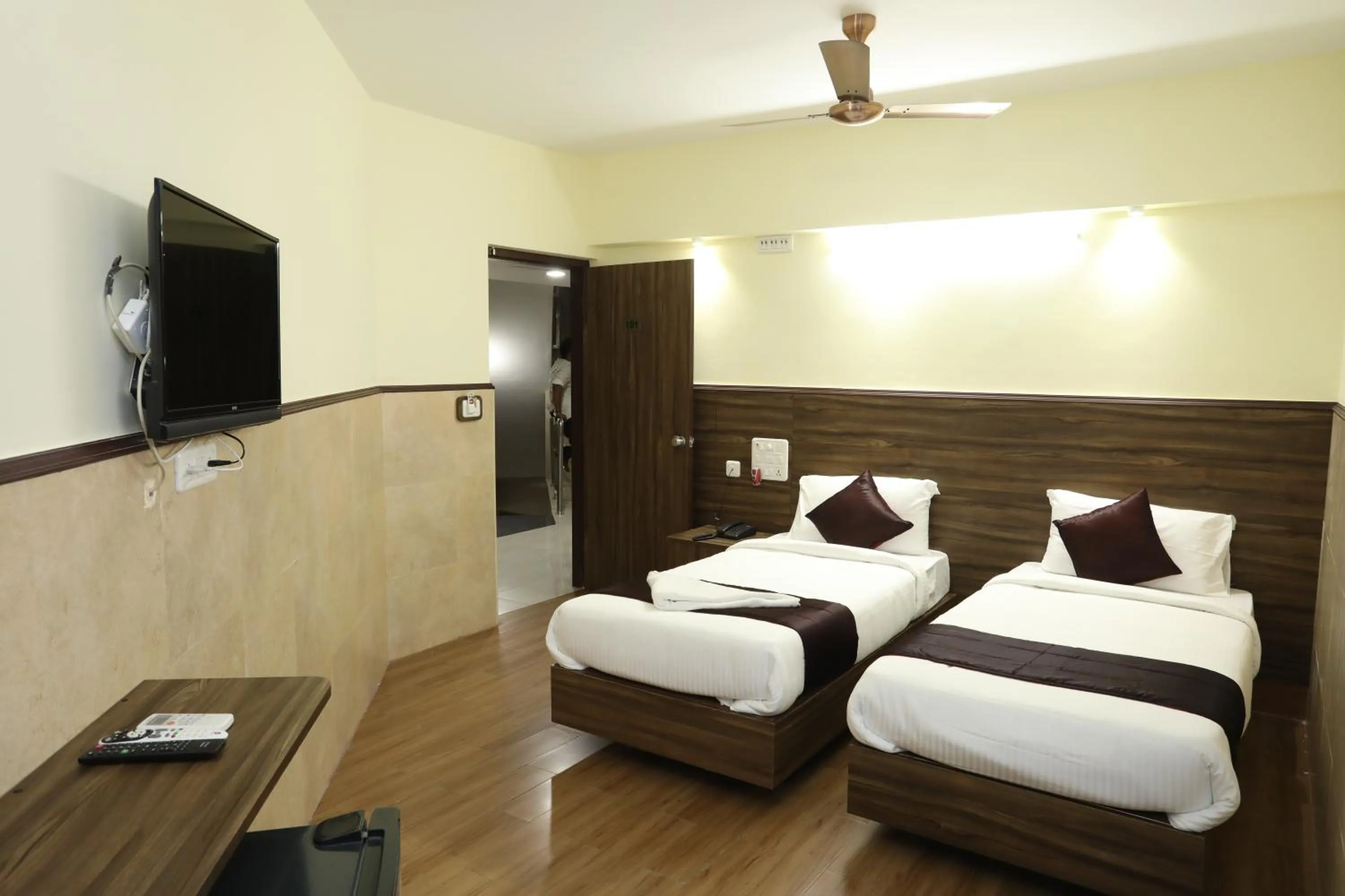 Bed in Season 4 Residences - Nungambakkam Near US consulate, Apollo Hospital, Shankar Nethralaya