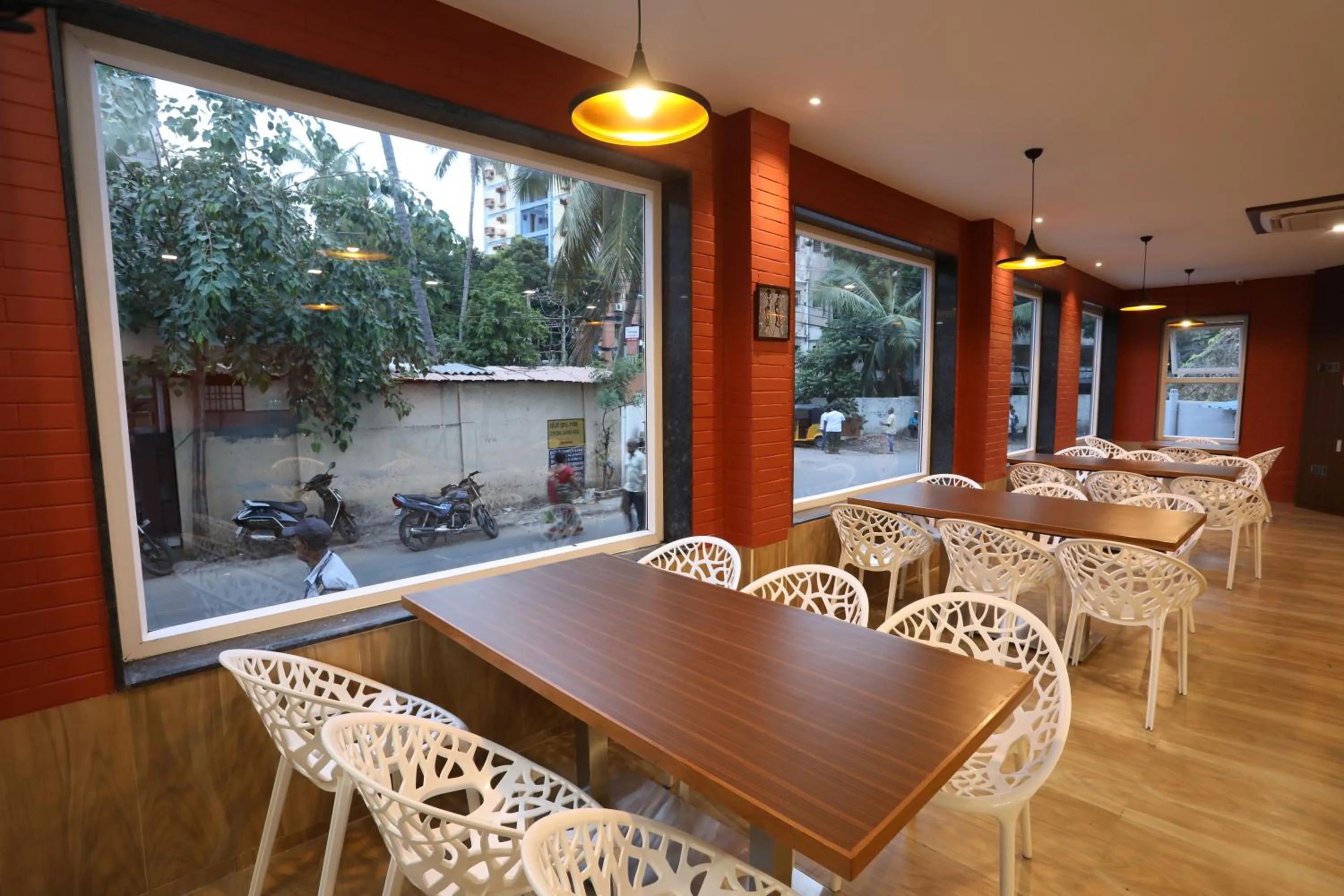 Lounge or bar in Season 4 Residences - Nungambakkam Near US consulate, Apollo Hospital, Shankar Nethralaya