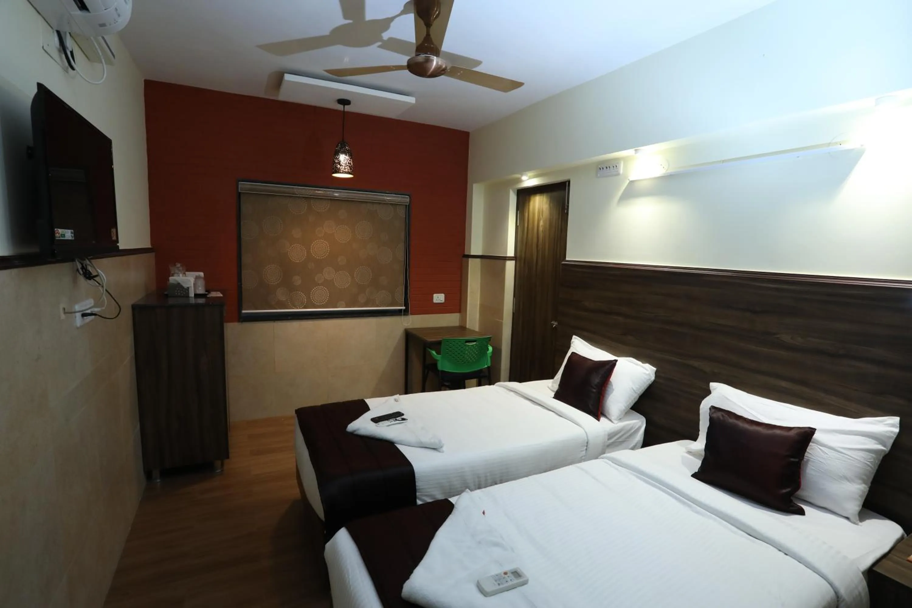 Bed in Season 4 Residences - Nungambakkam Near US consulate, Apollo Hospital, Shankar Nethralaya