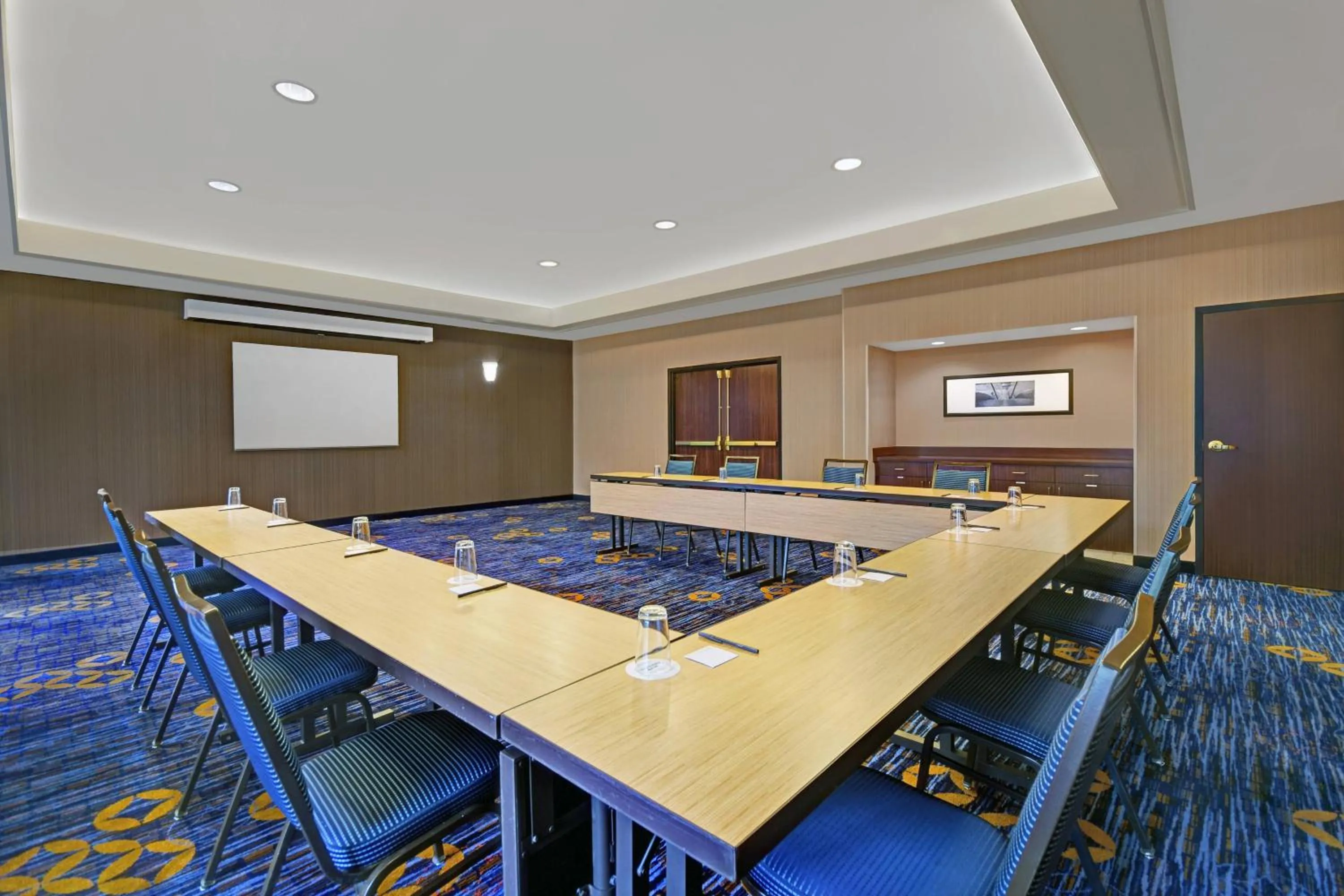 Meeting/conference room in Courtyard Boston Raynham