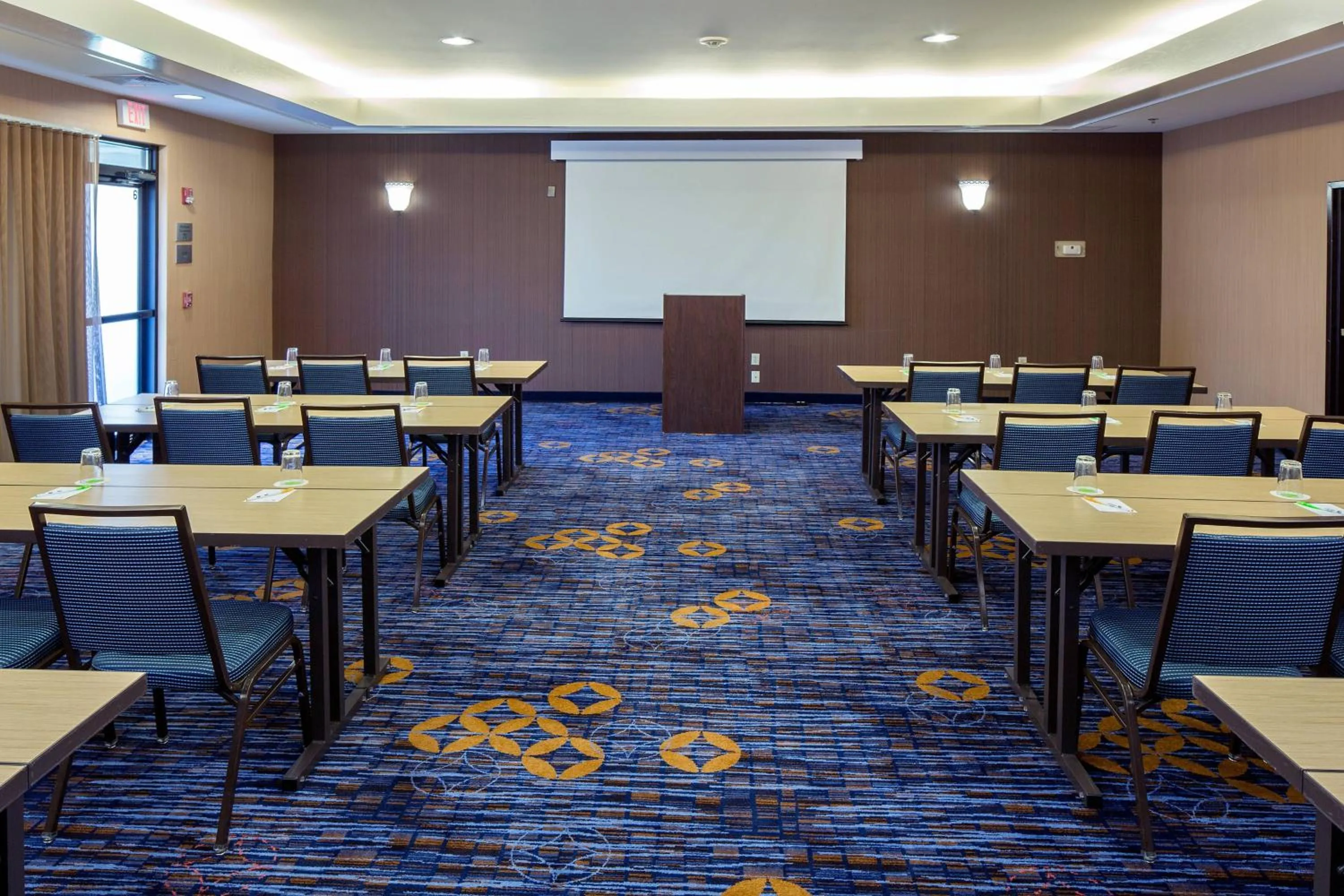 Meeting/conference room in Courtyard Boston Raynham