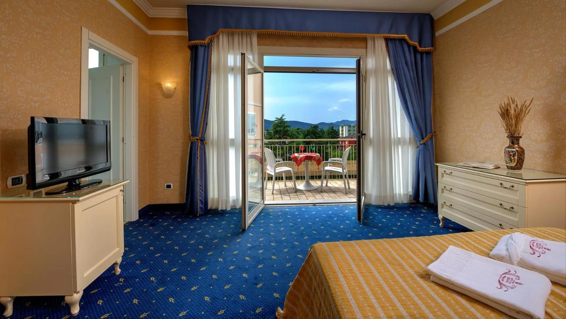 Bed in Hotel Terme Helvetia