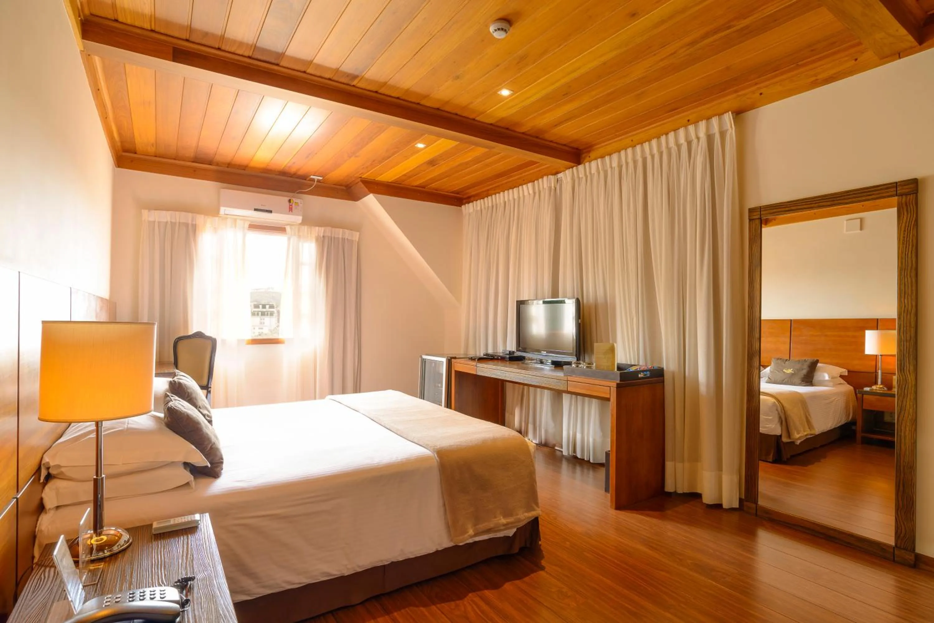 Bedroom, Bed in Hotel Le Renard - Campos do Jordao