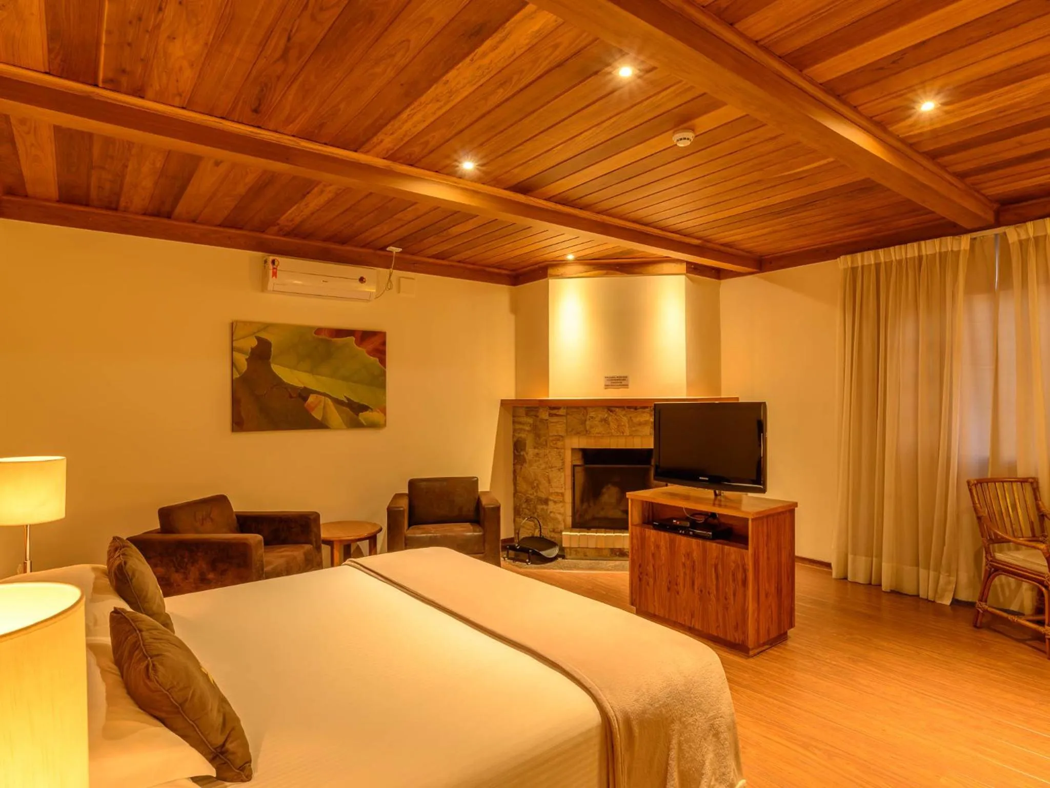 Bedroom, Bed in Hotel Le Renard - Campos do Jordao