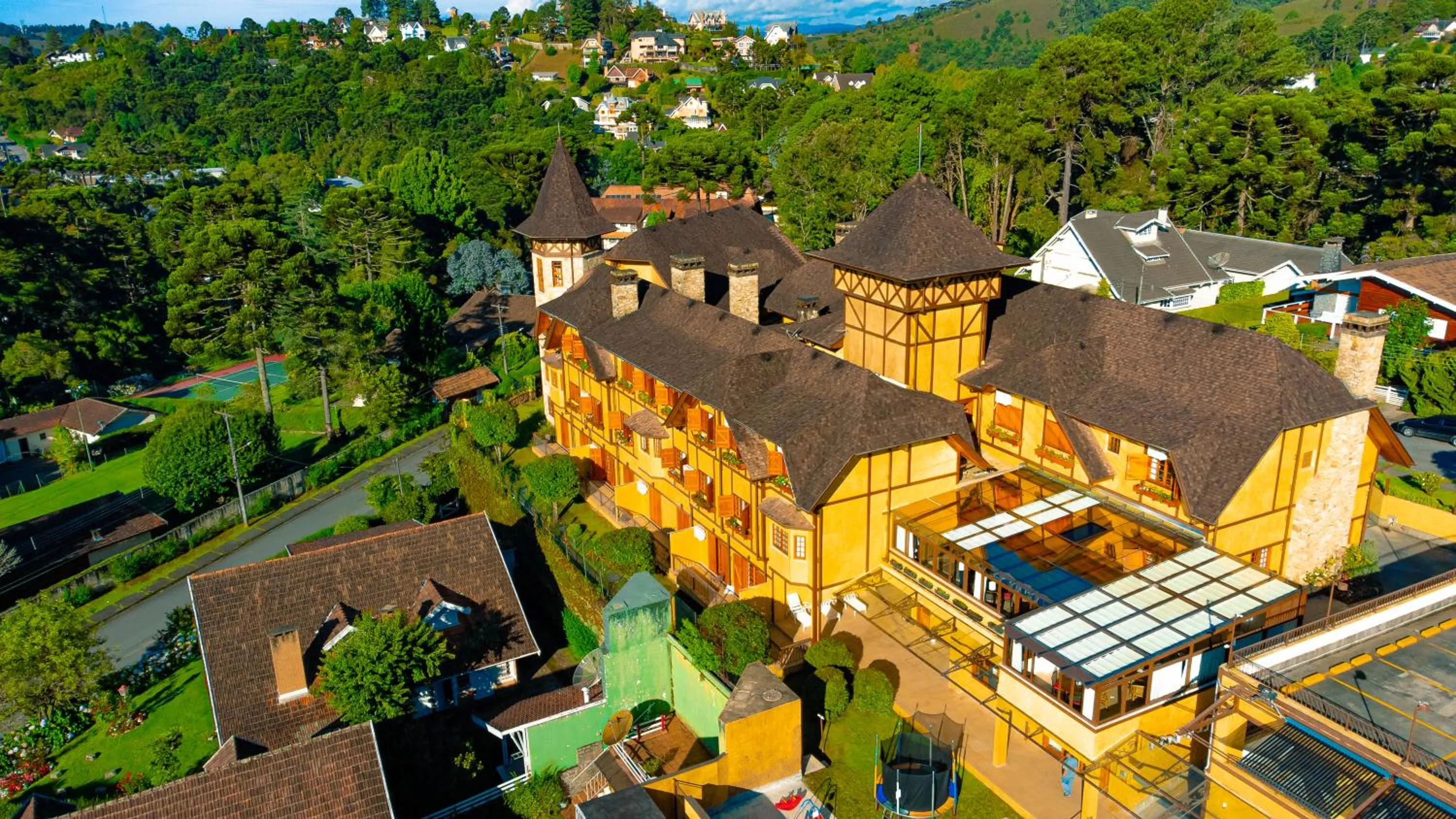 Property building in Hotel Le Renard - Campos do Jordao