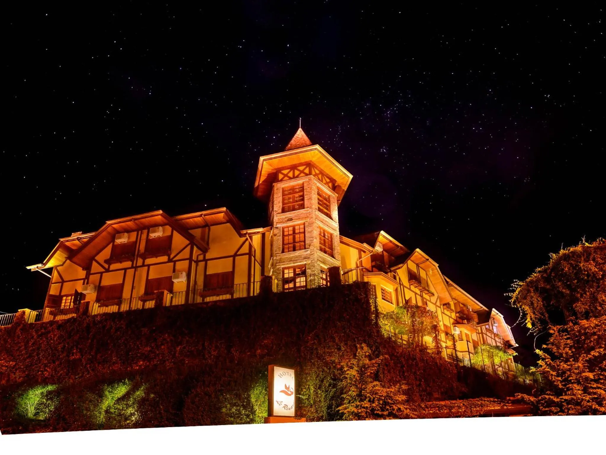 Property building in Hotel Le Renard - Campos do Jordao