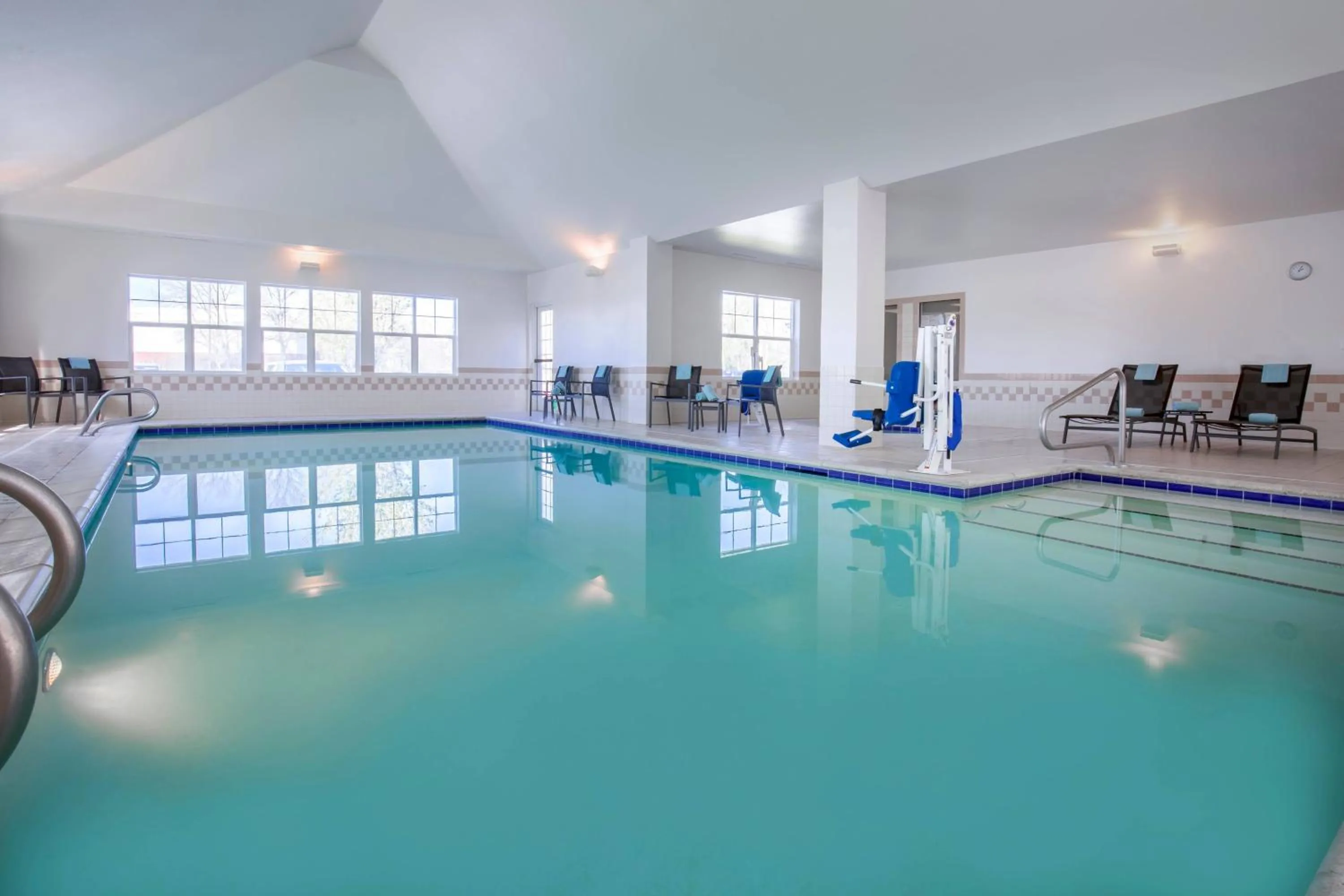 Swimming pool in Residence Inn Boise West