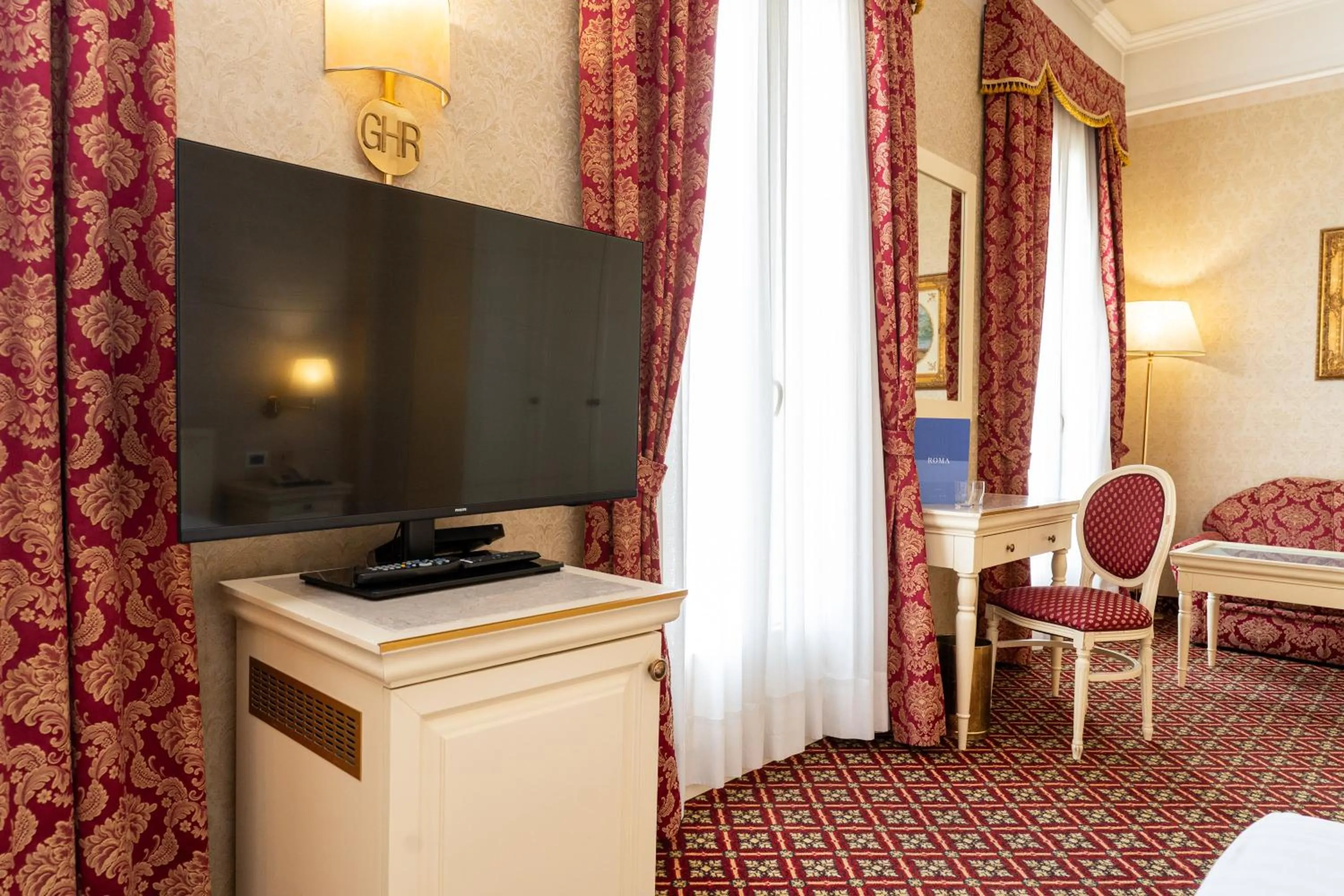 TV and multimedia in Hotel Terme Roma