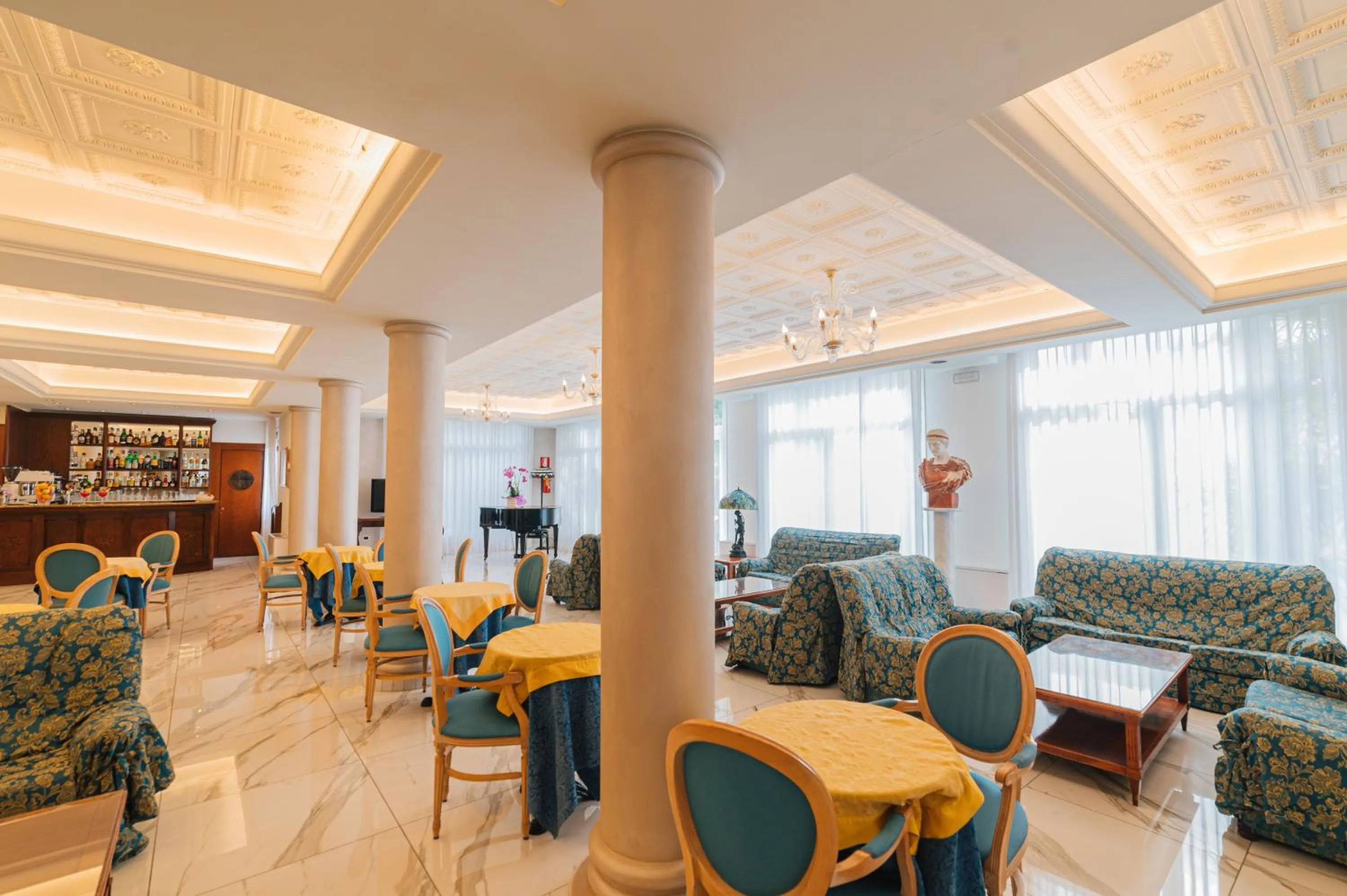Lounge or bar in Hotel Terme Roma