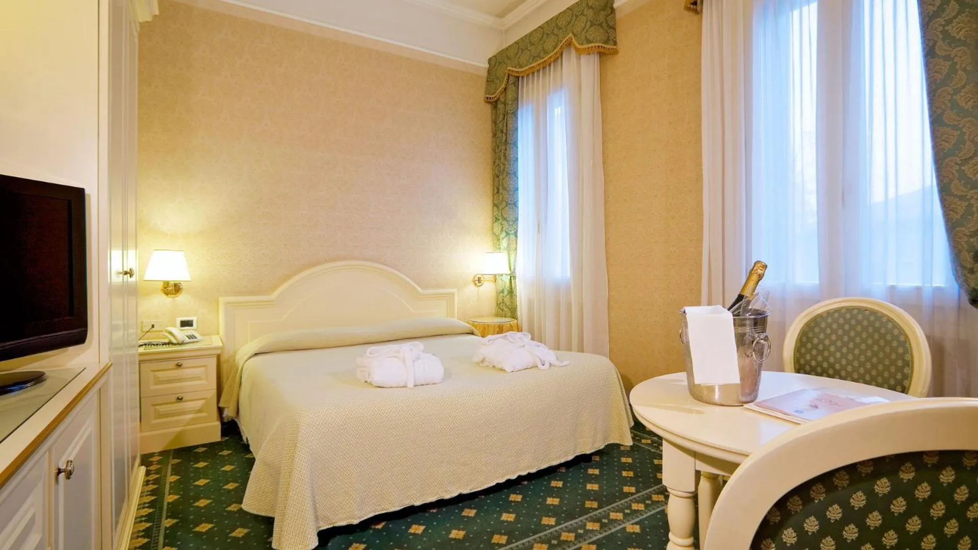Bedroom, Bed in Hotel Terme Roma