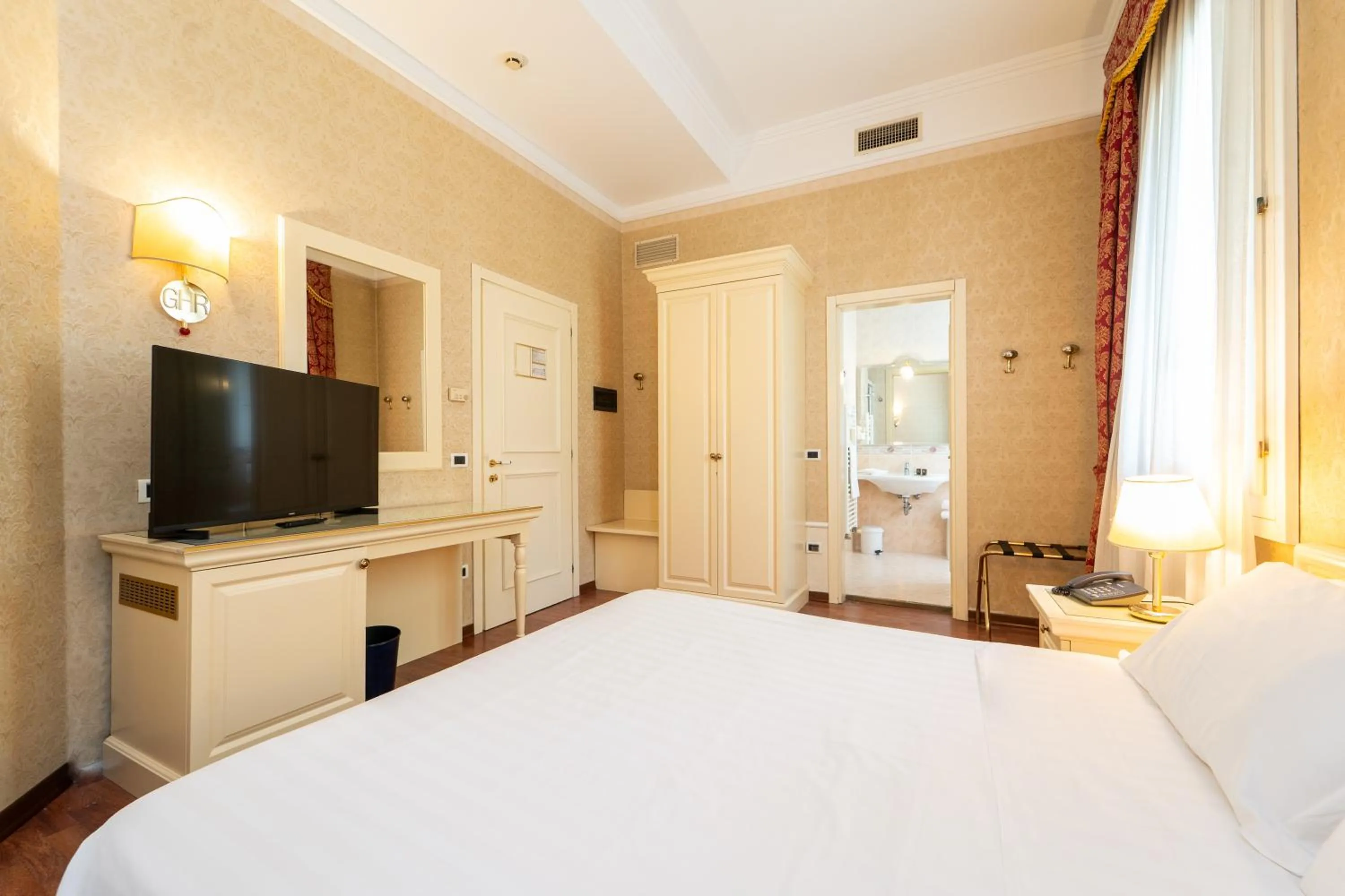 TV and multimedia, Bed in Hotel Terme Roma