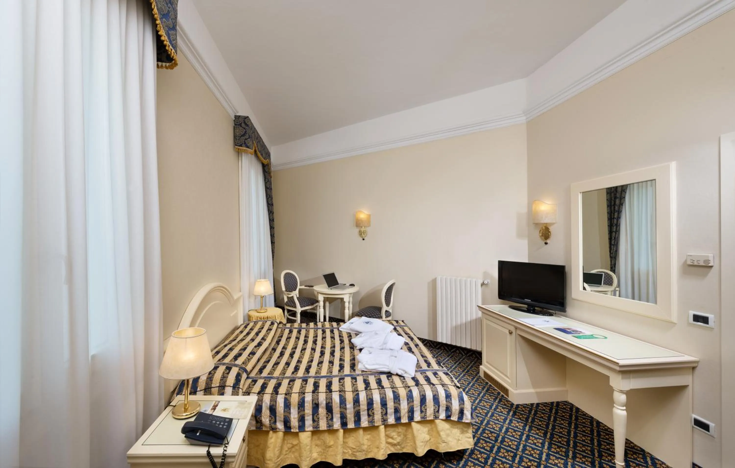 Bedroom, Bed in Hotel Terme Roma