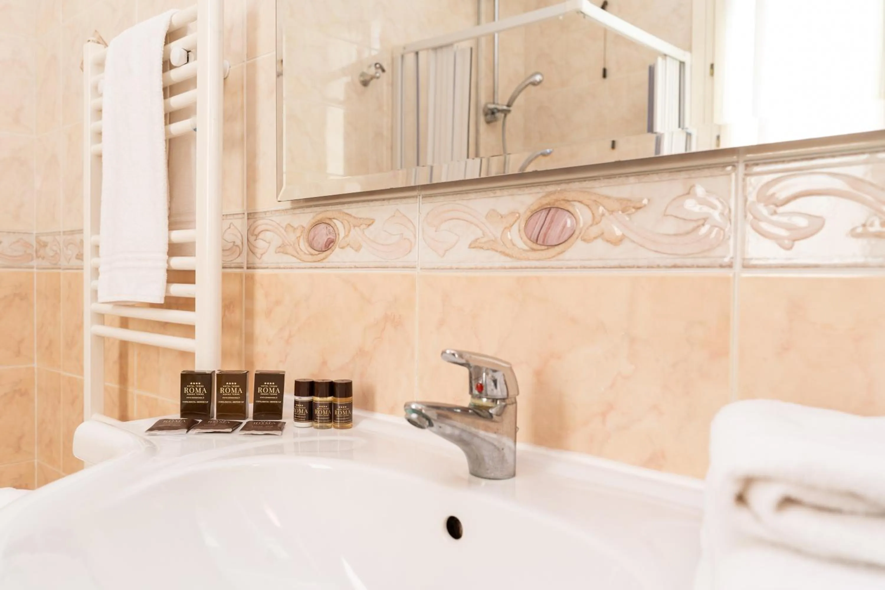 Toilet in Hotel Terme Roma