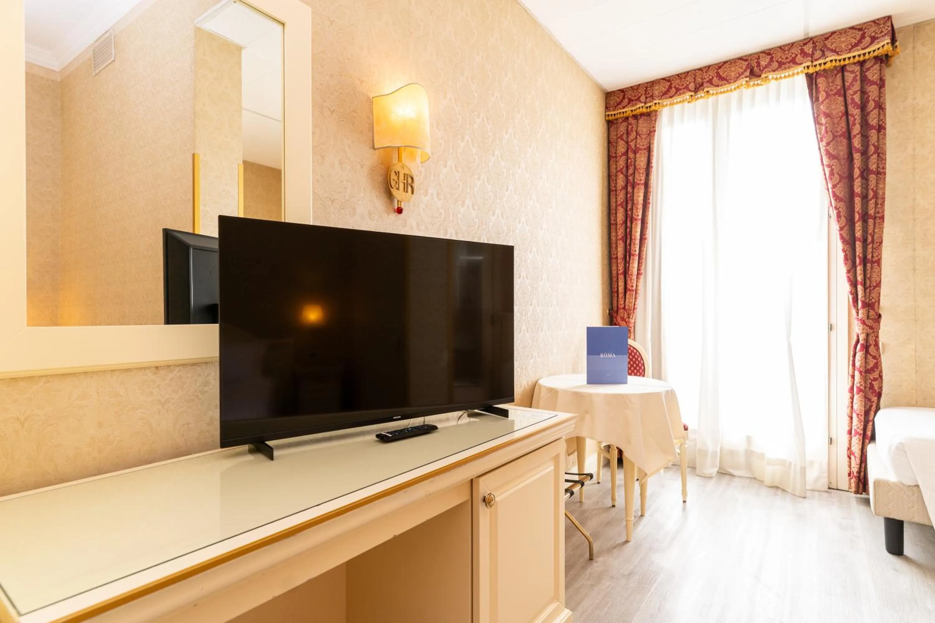 TV and multimedia in Hotel Terme Roma