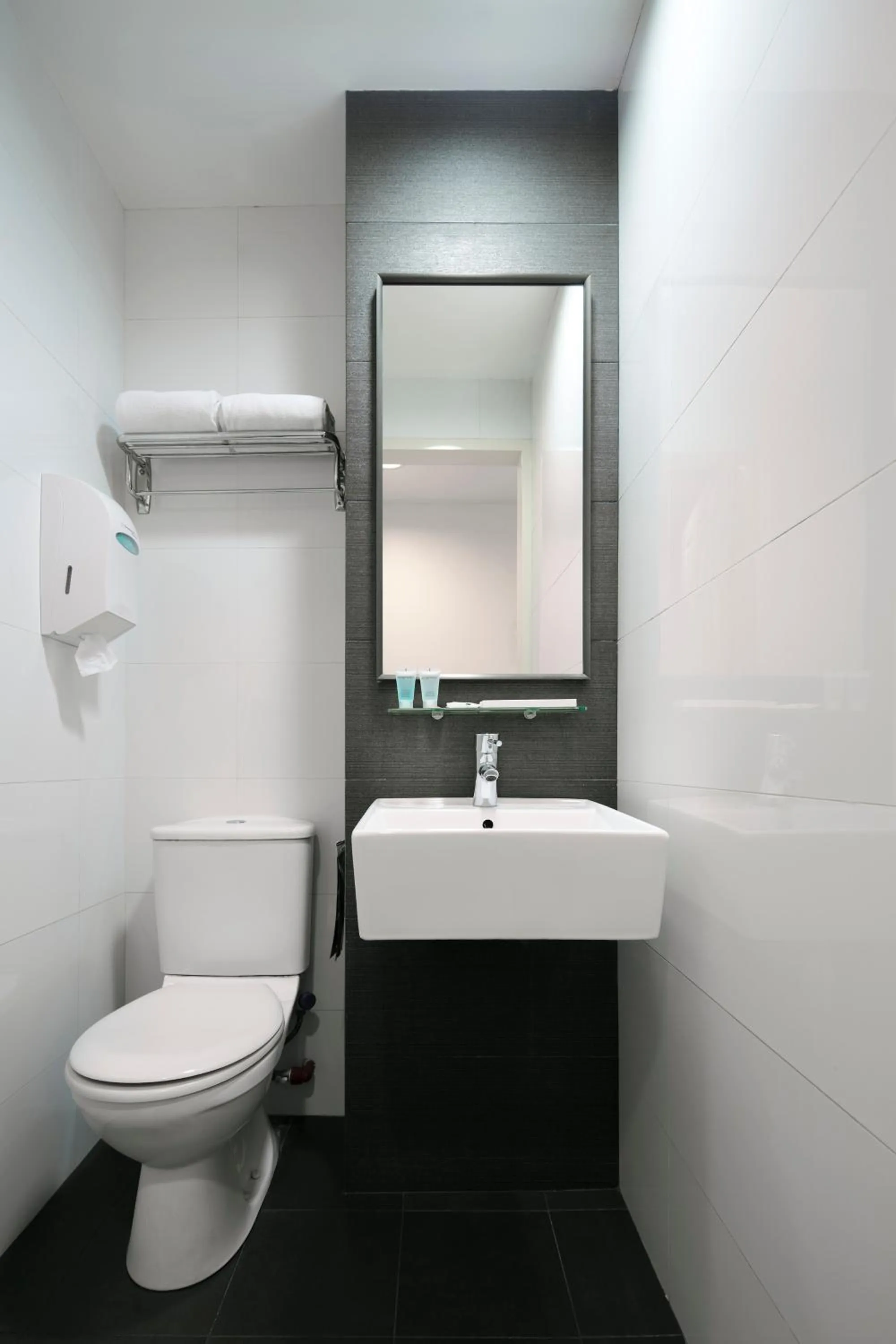 Shower in Value Hotel Balestier