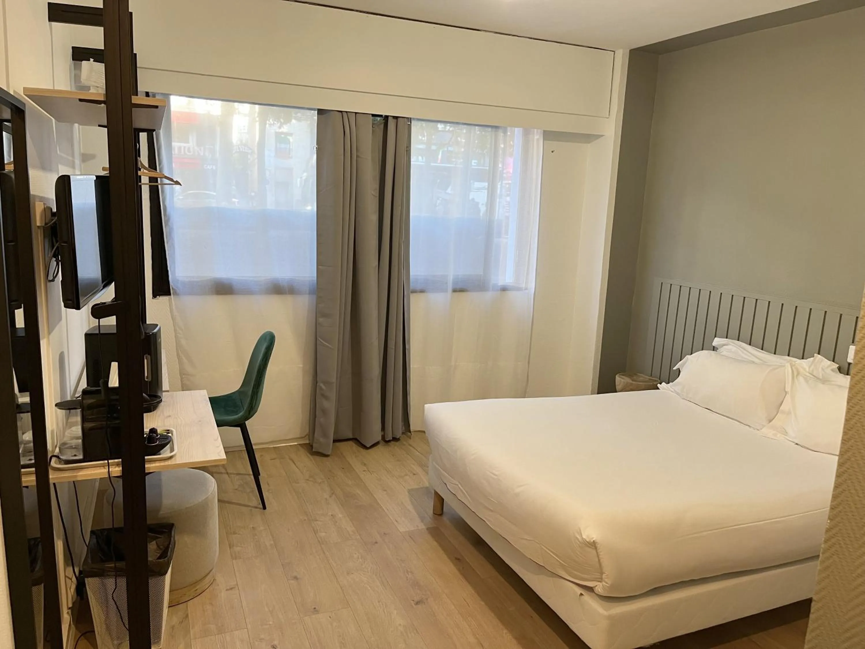 Photo of the whole room, Bed in Hôtel Beauquartier Montmartre