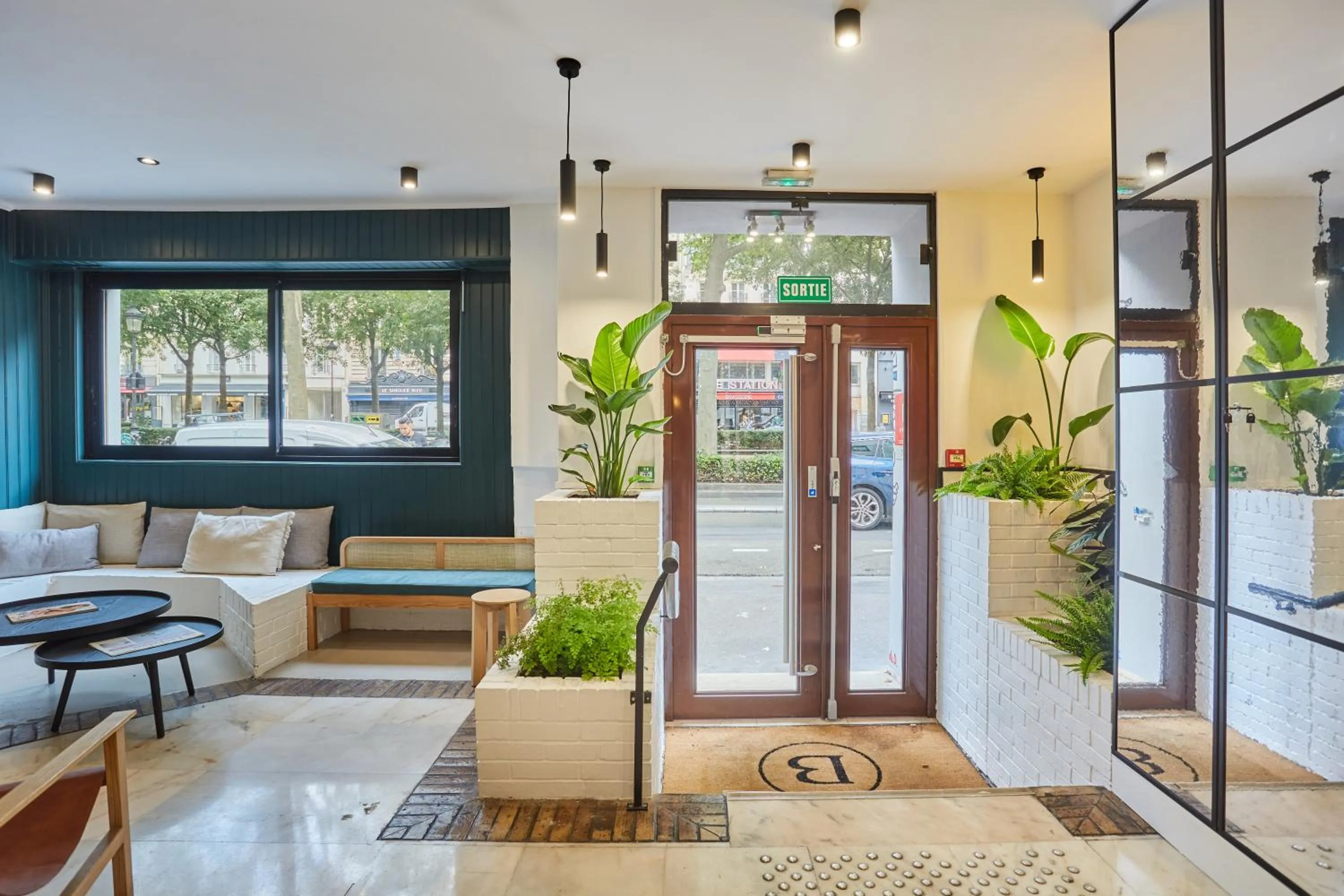 Facade/entrance in Hôtel Beauquartier Montmartre