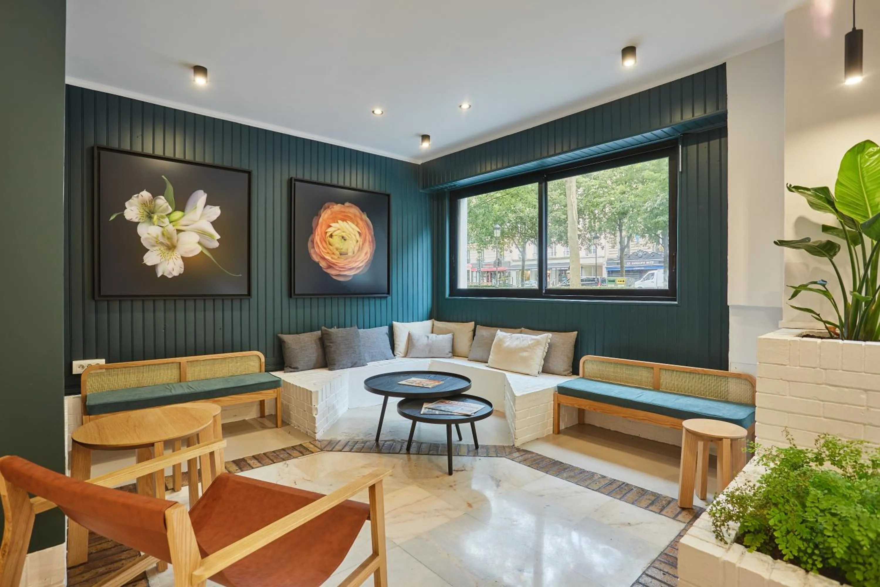 Seating area in Hôtel Beauquartier Montmartre