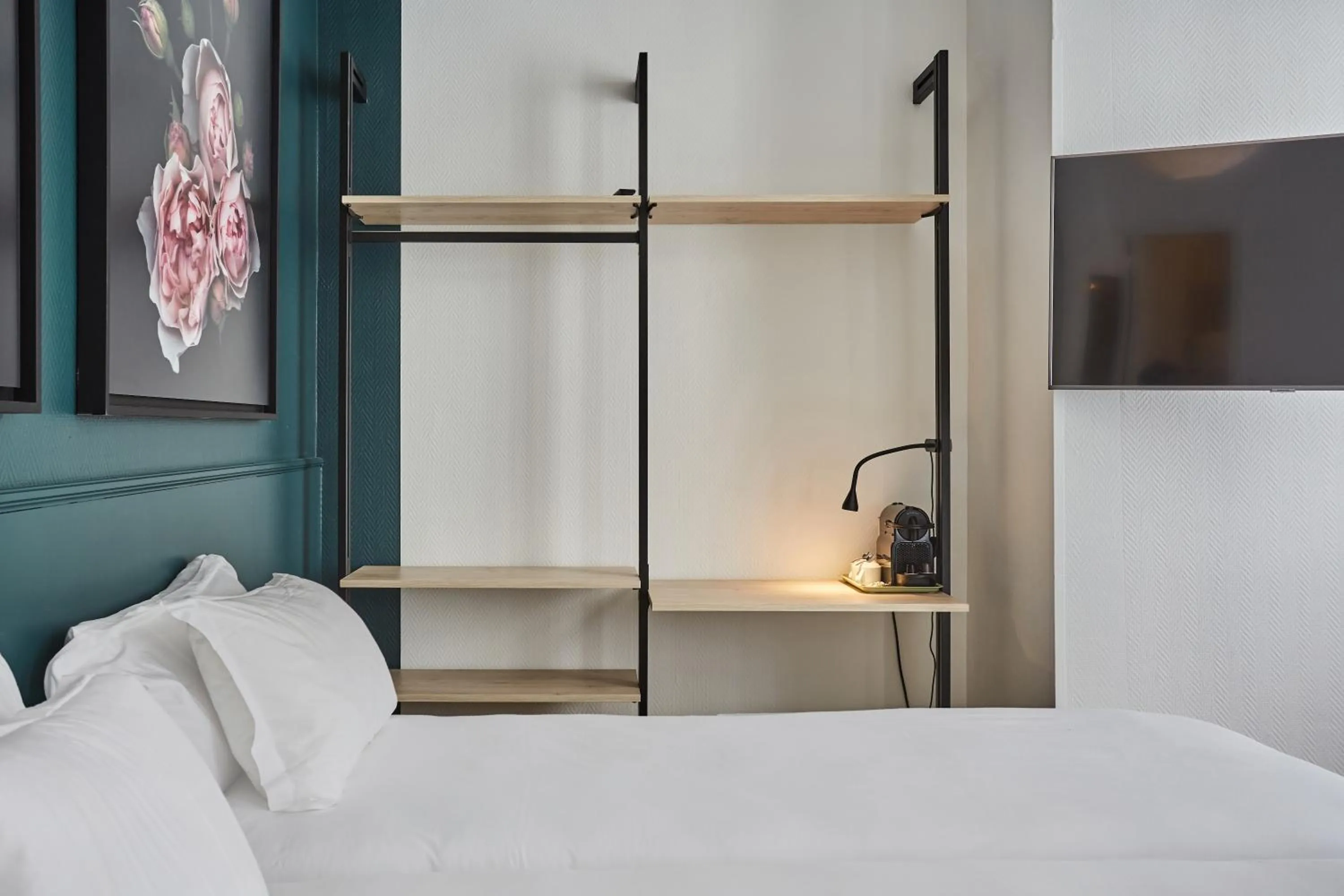 Bed in Hôtel Beauquartier Montmartre