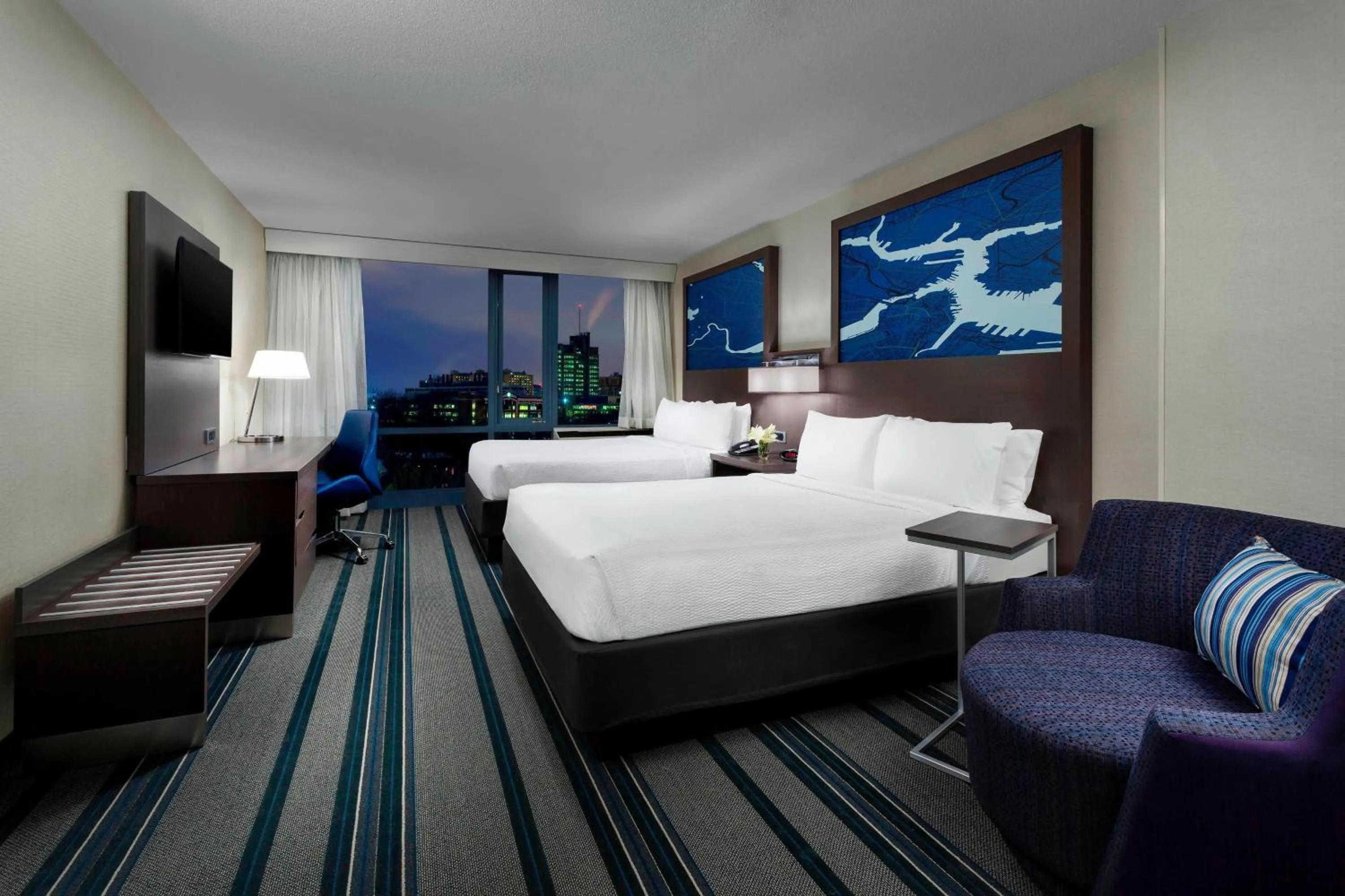 Photo of the whole room, Bed in Courtyard by Marriott Boston Cambridge