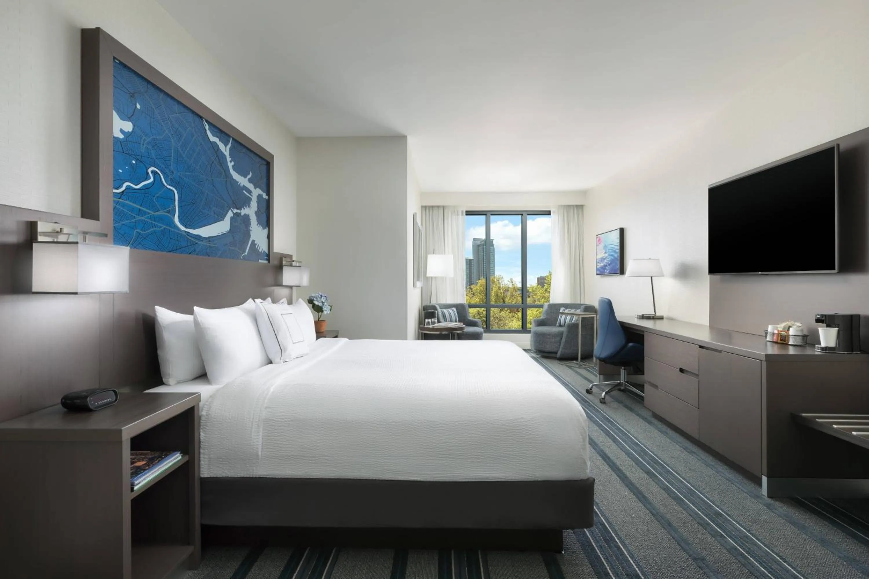 Photo of the whole room, Bed in Courtyard by Marriott Boston Cambridge