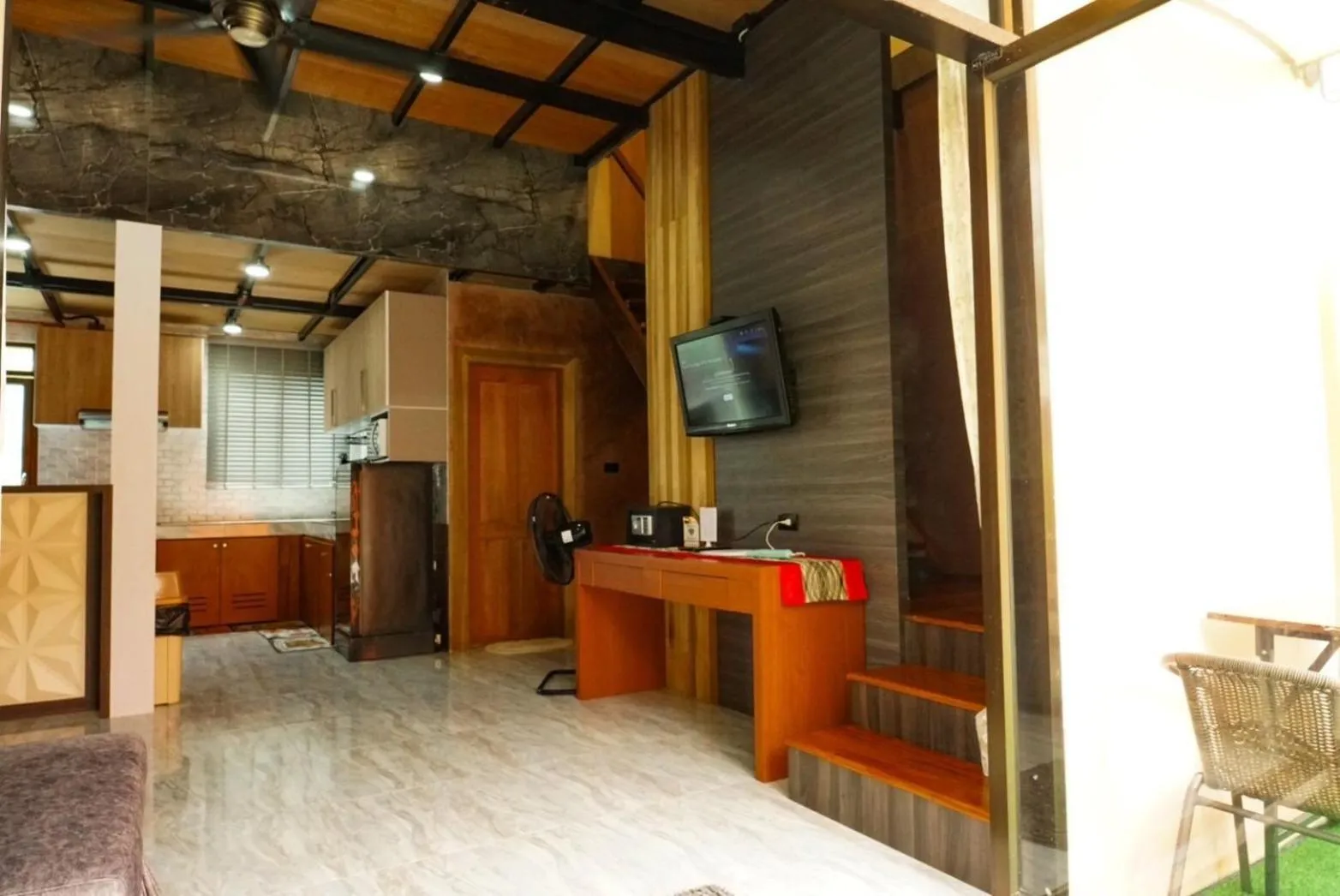 Communal lounge/ TV room in Pinthong Aonang Villa