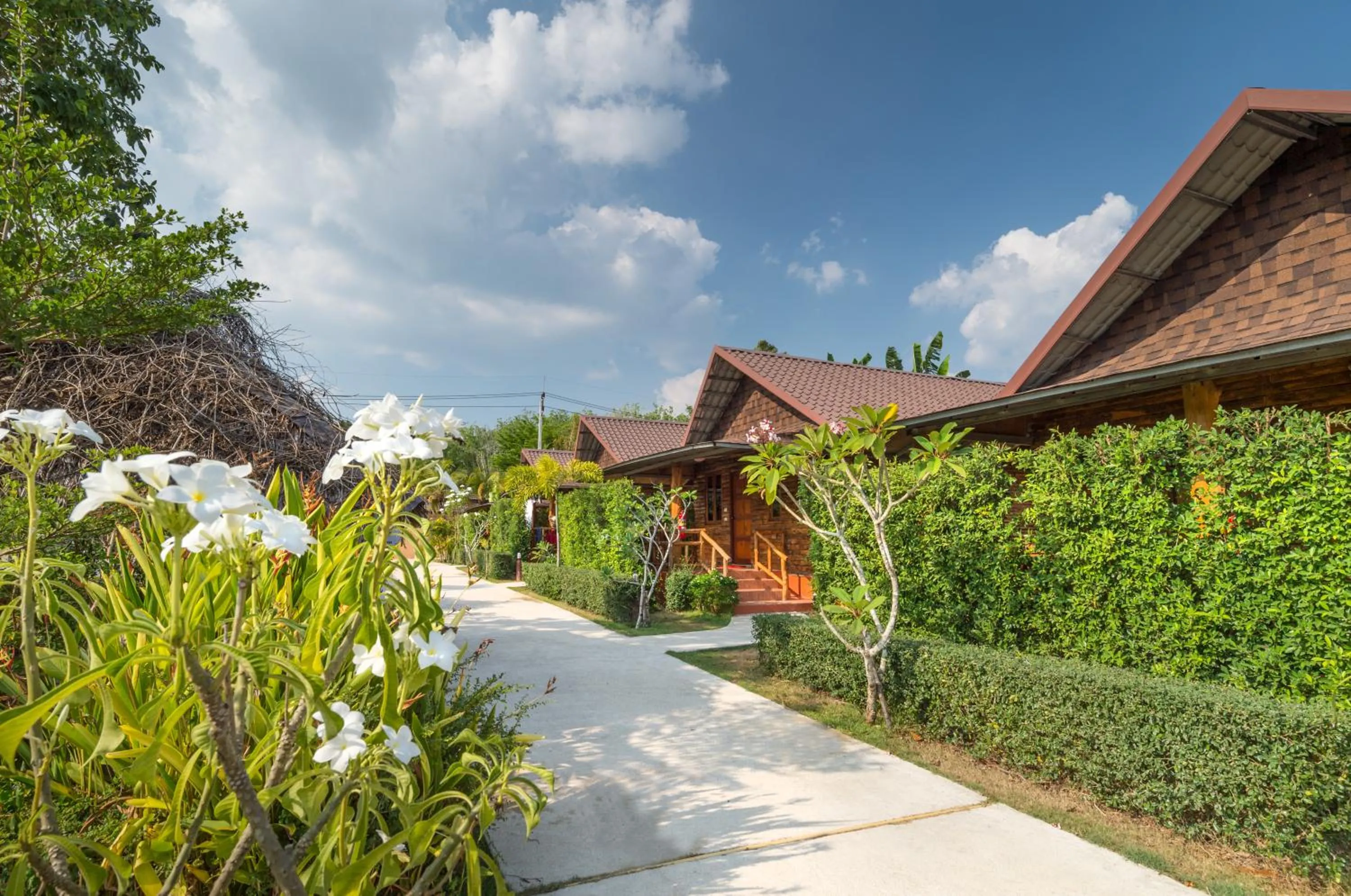 Property building in Pinthong Aonang Villa