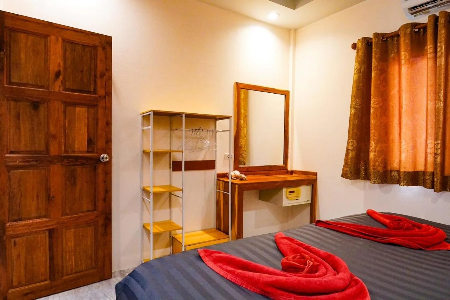 Bed in Pinthong Aonang Villa