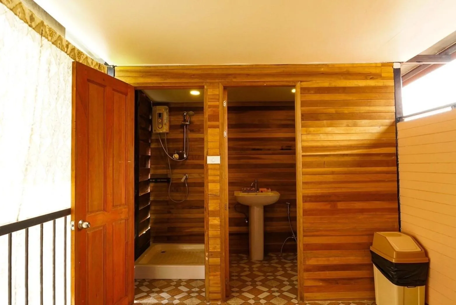 Shower in Pinthong Aonang Villa