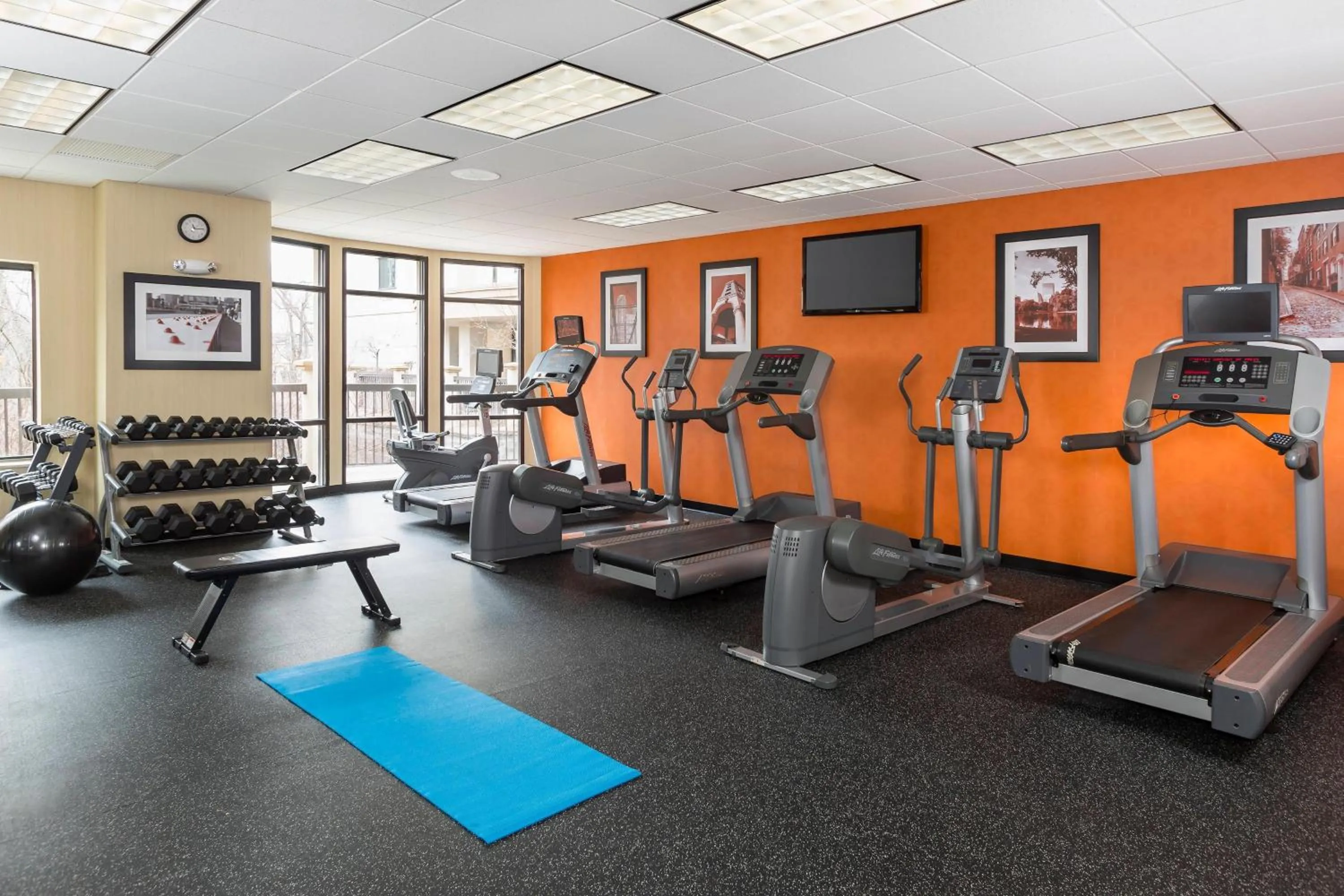 Fitness centre/facilities in Courtyard Boston Natick