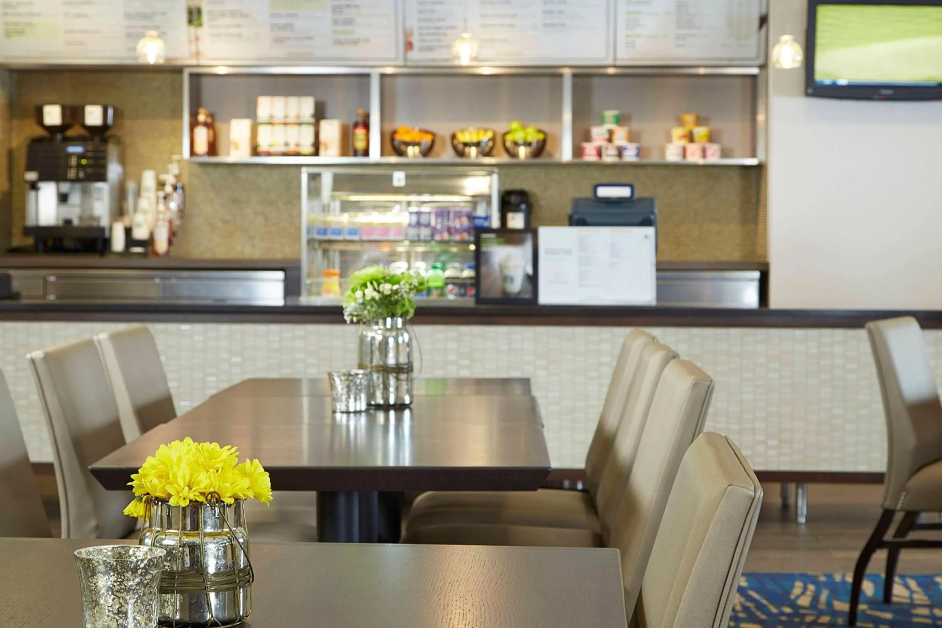 Restaurant/places to eat in Courtyard Boston Natick