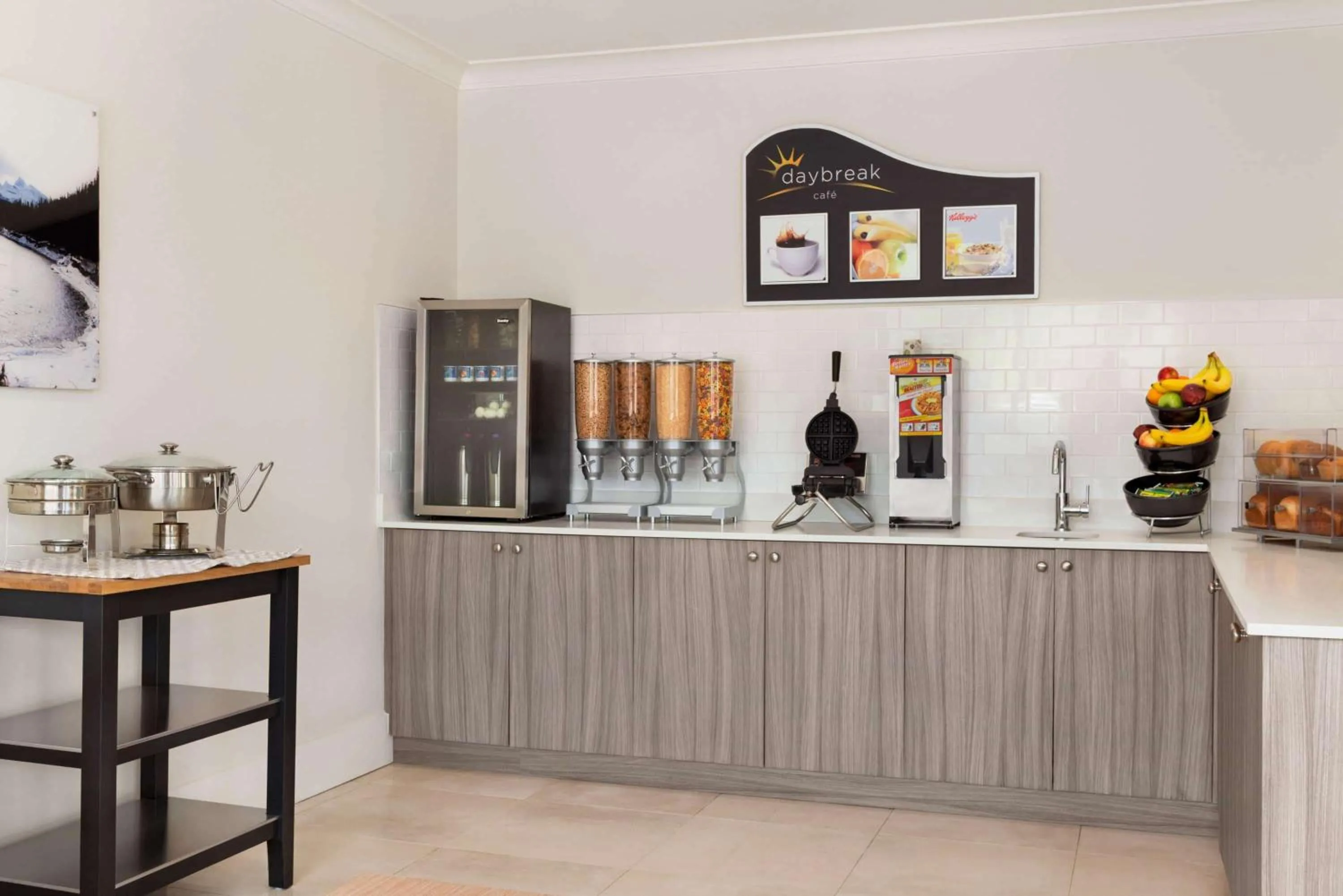 Restaurant/places to eat in Days Inn by Wyndham 100 Mile House