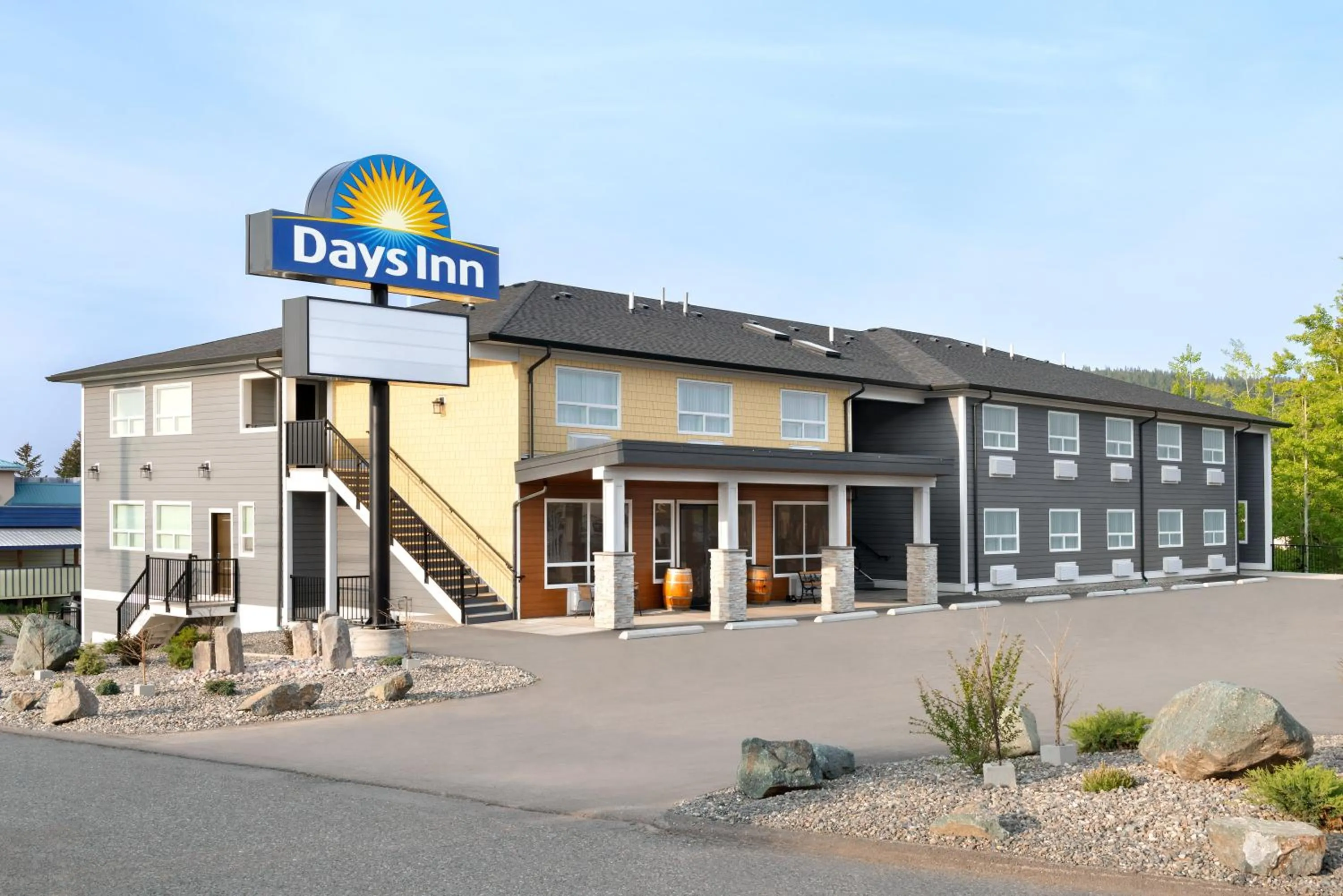 Facade/entrance in Days Inn by Wyndham 100 Mile House