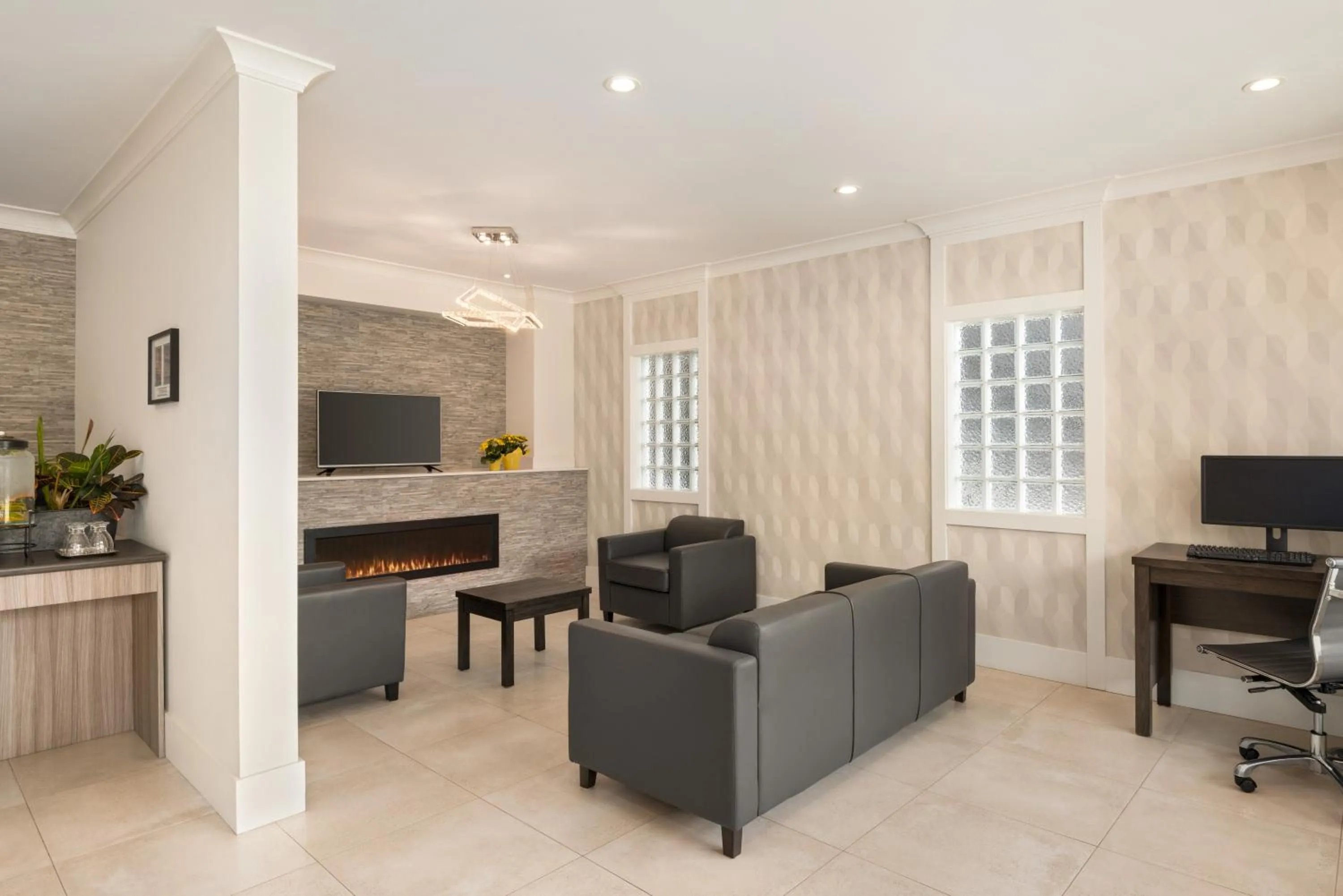 Lobby or reception in Days Inn by Wyndham 100 Mile House