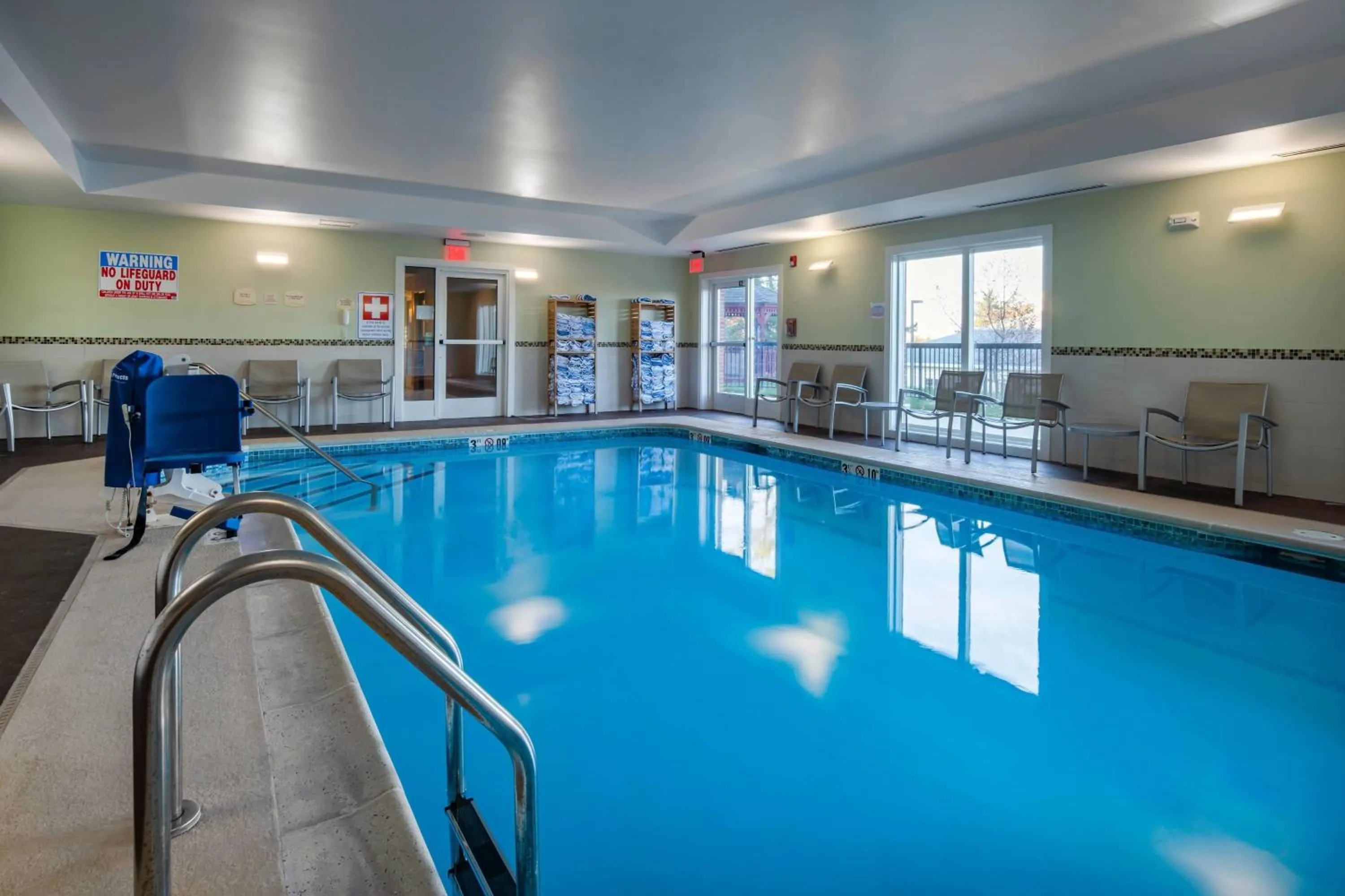 Swimming pool in SpringHill Suites Devens Common Center