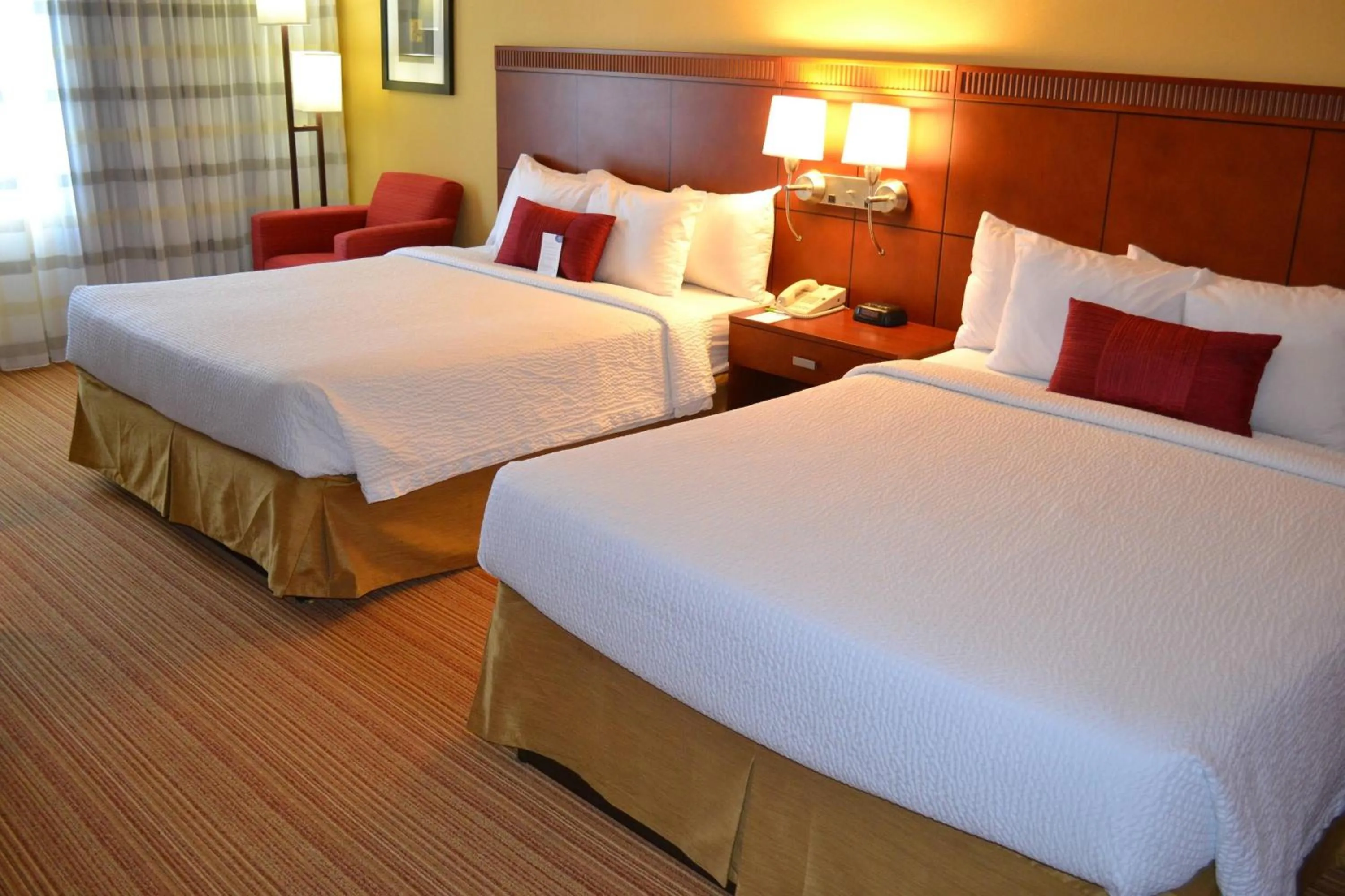 Photo of the whole room, Bed in Courtyard Brunswick