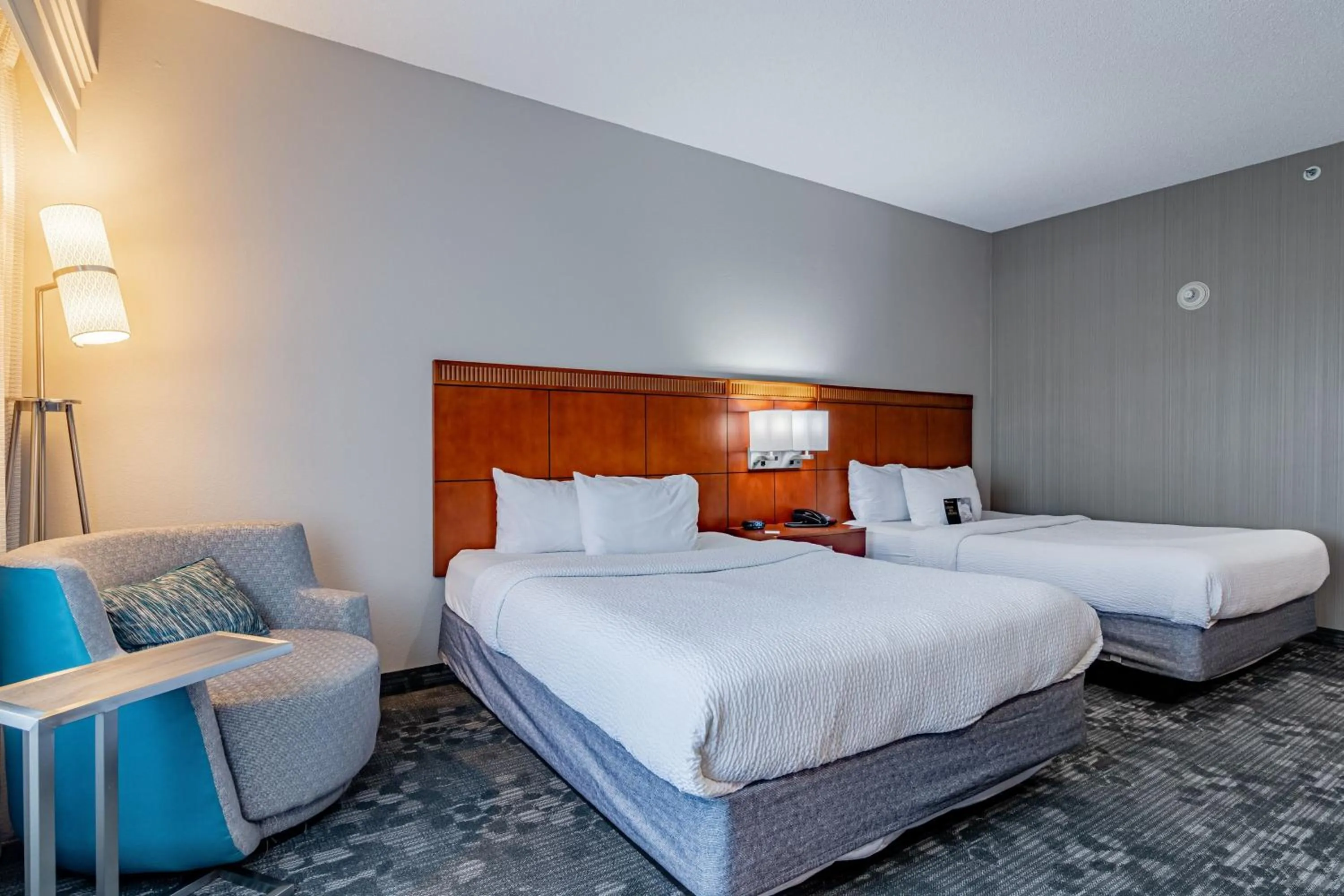 Photo of the whole room, Bed in Courtyard Brunswick