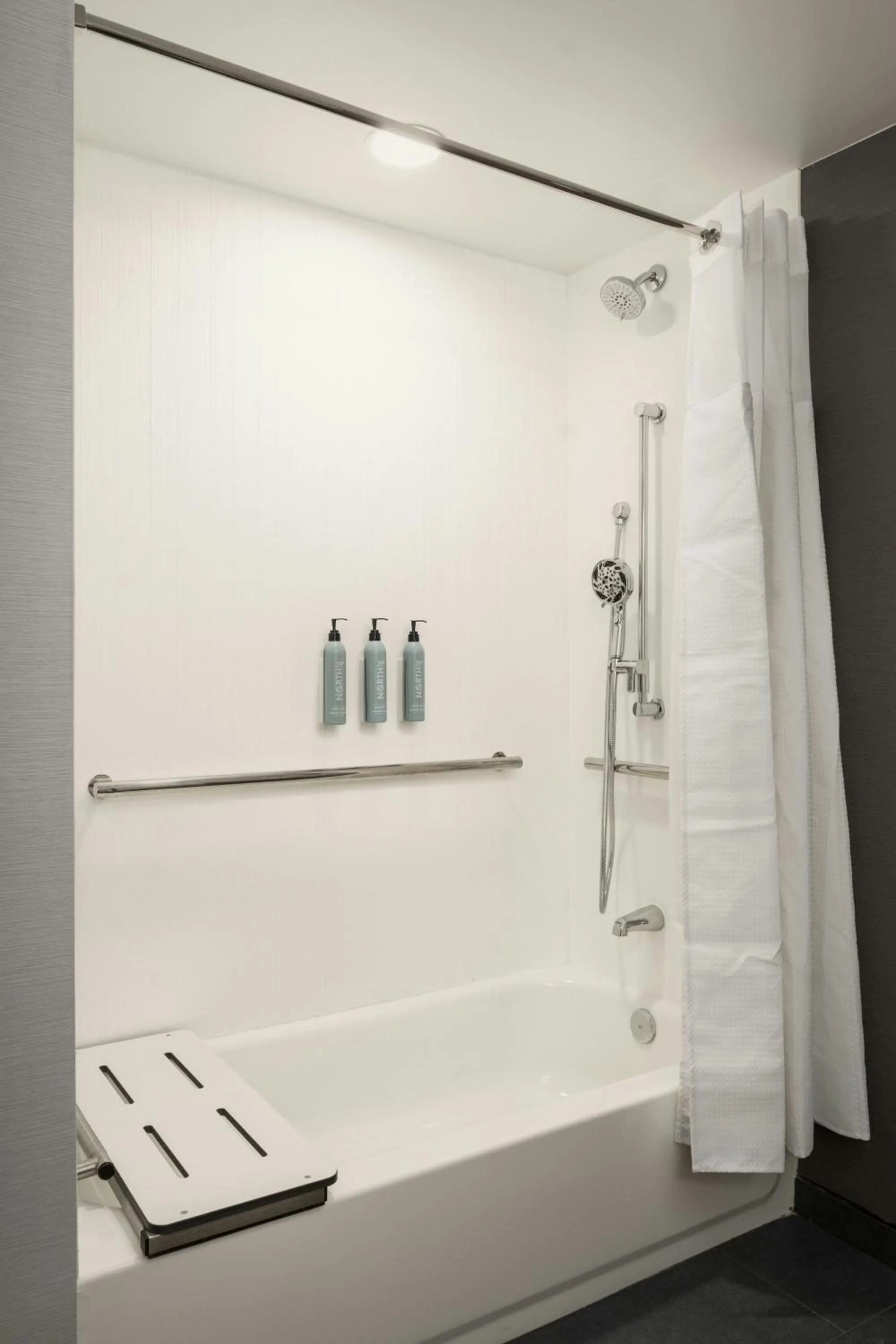 Photo of the whole room in Courtyard Brunswick