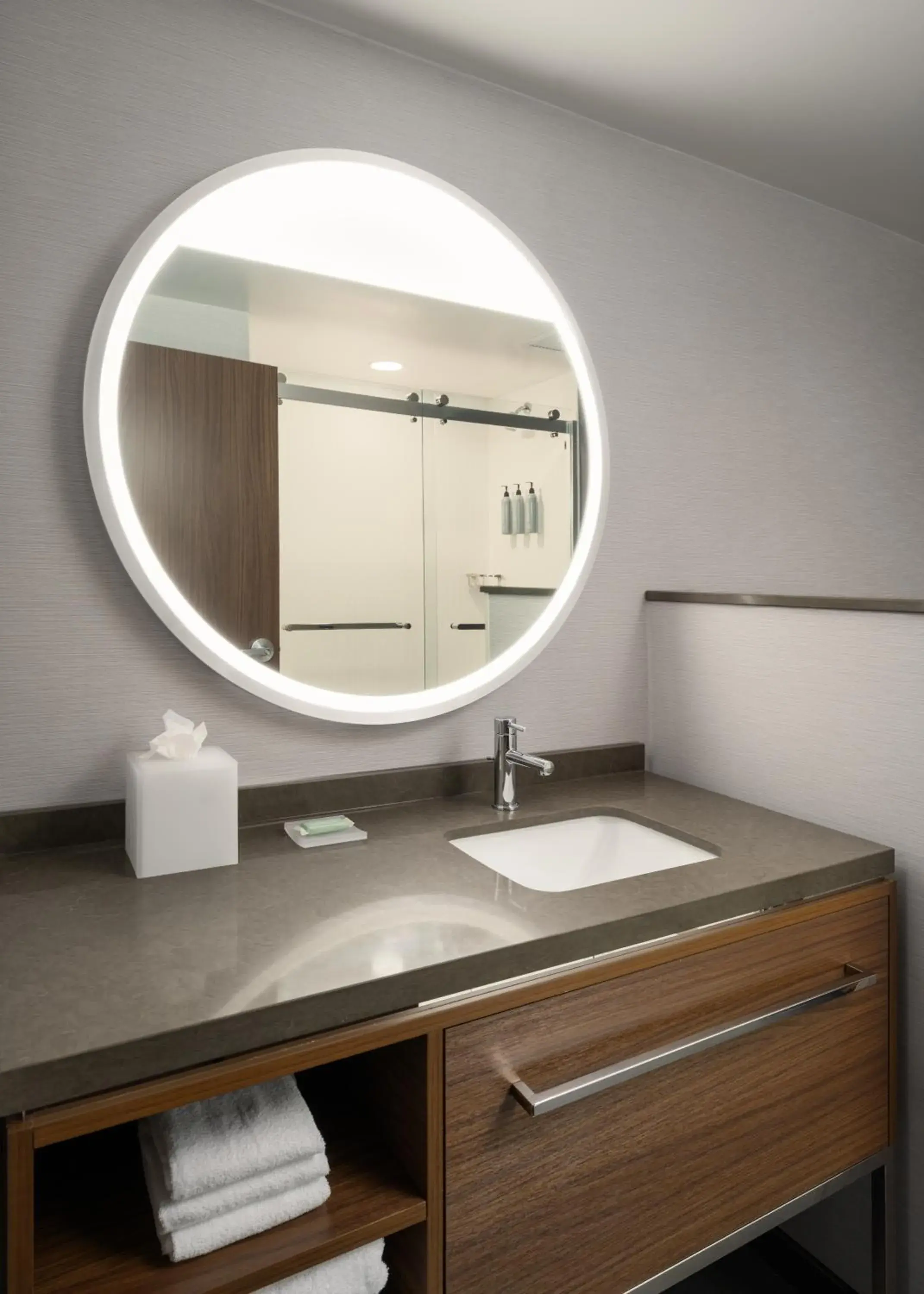 King Room with Sofa Bed in Courtyard Brunswick King Room with Sofa Bed in Courtyard Brunswick