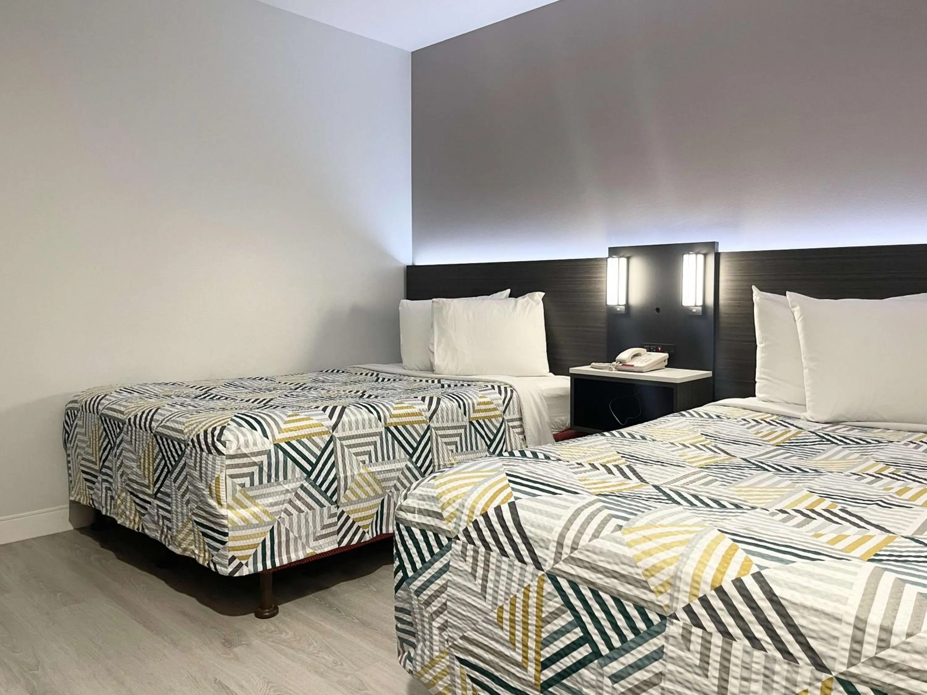 Bedroom, Bed in Motel 6-Morro Bay, CA