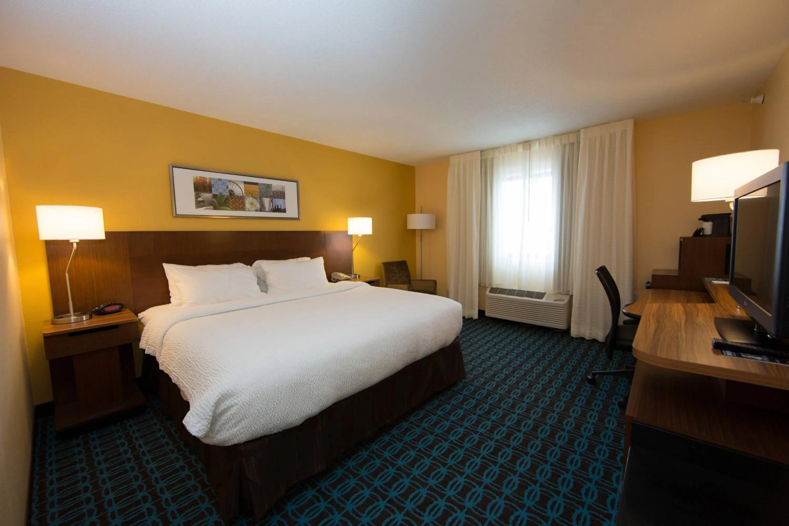 Photo of the whole room, Bed in Fairfield Inn & Suites Burlington